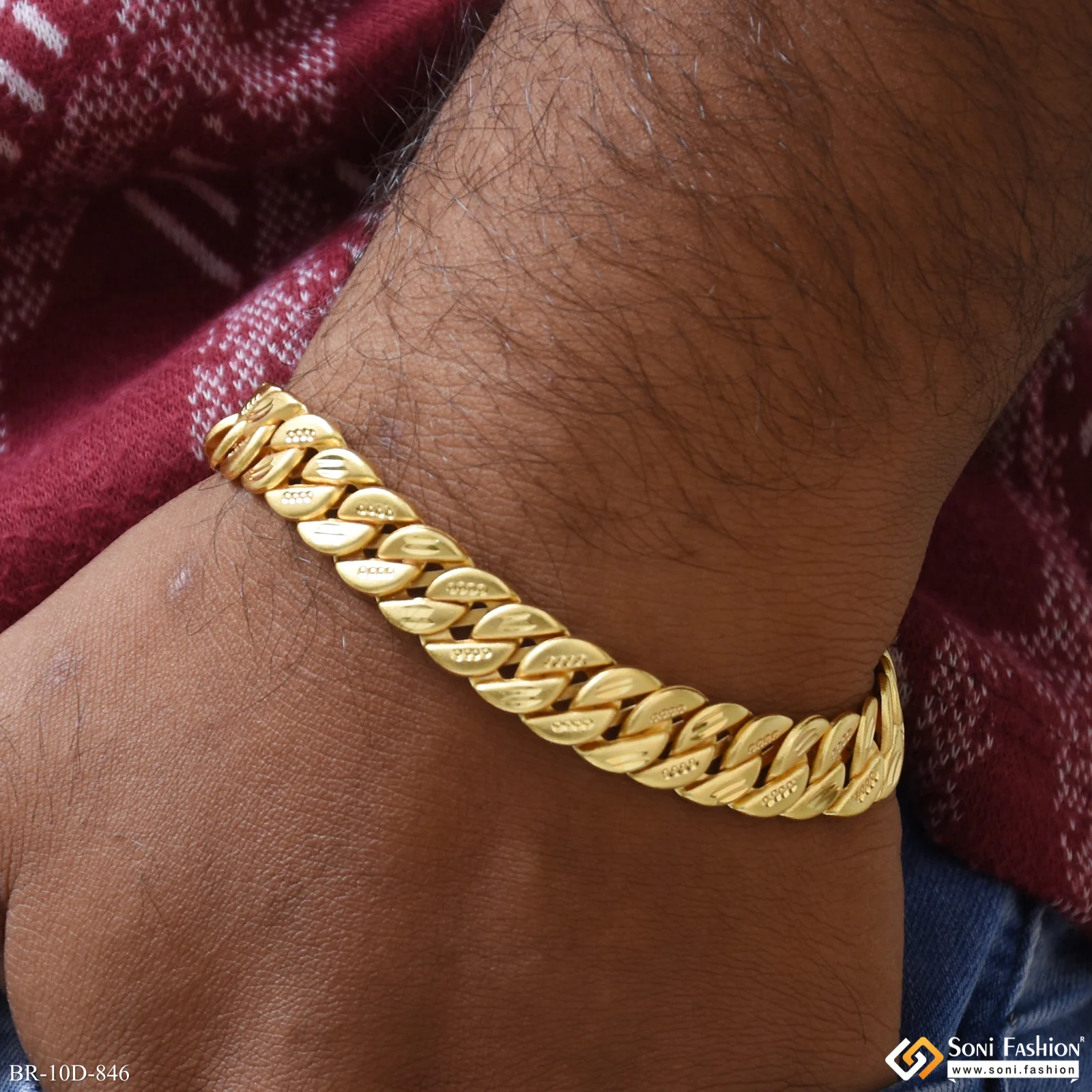 Fabulous Design Gold Plated Pokal Bracelet for Men - Style D846