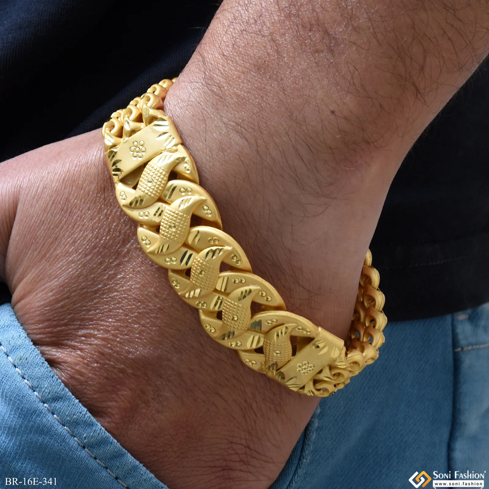 Fancy Design High-Quality Gold Plated Bracelet for Men - Style E341