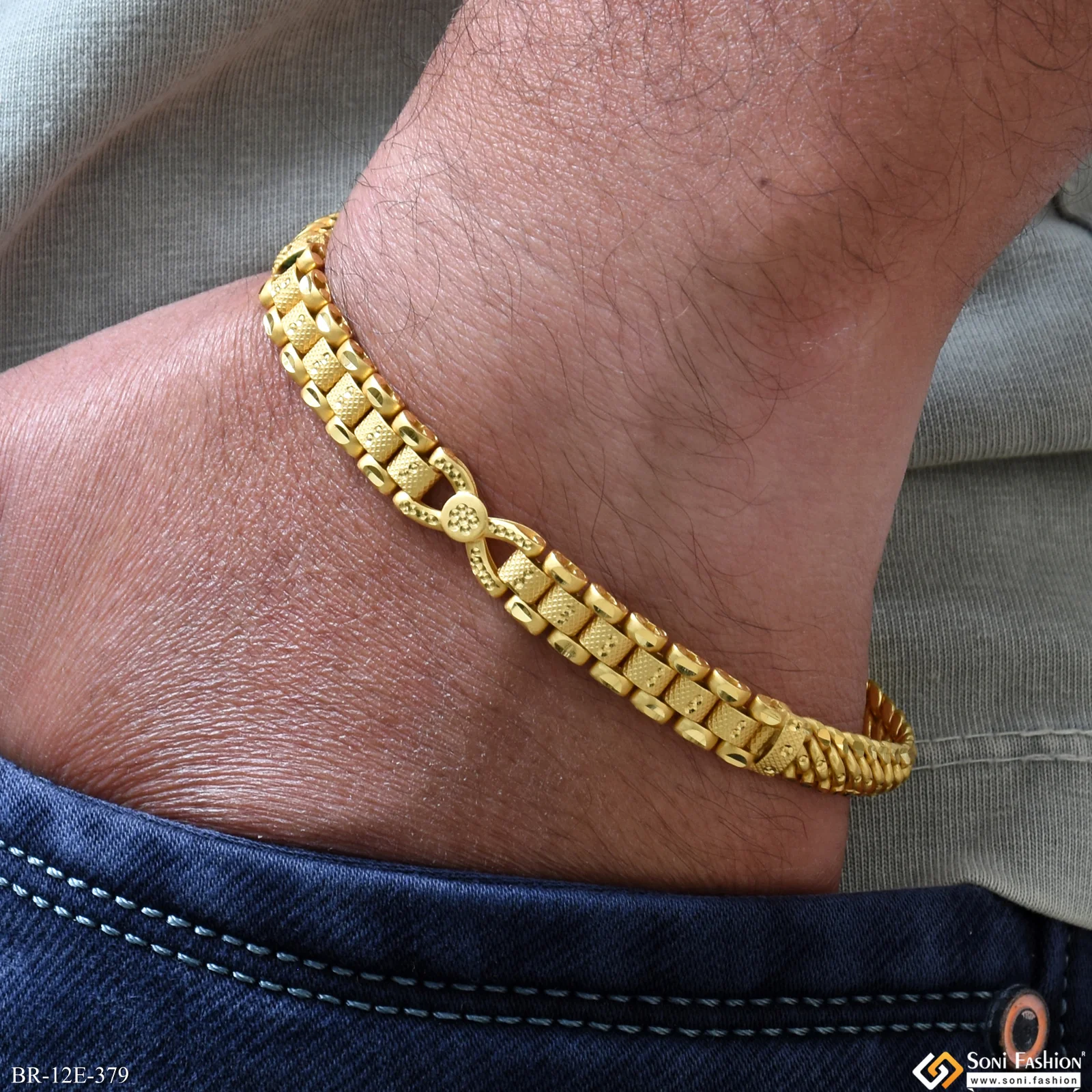 Fancy Design High-Quality Gold Plated Link Box Bracelet for Men - Style E379