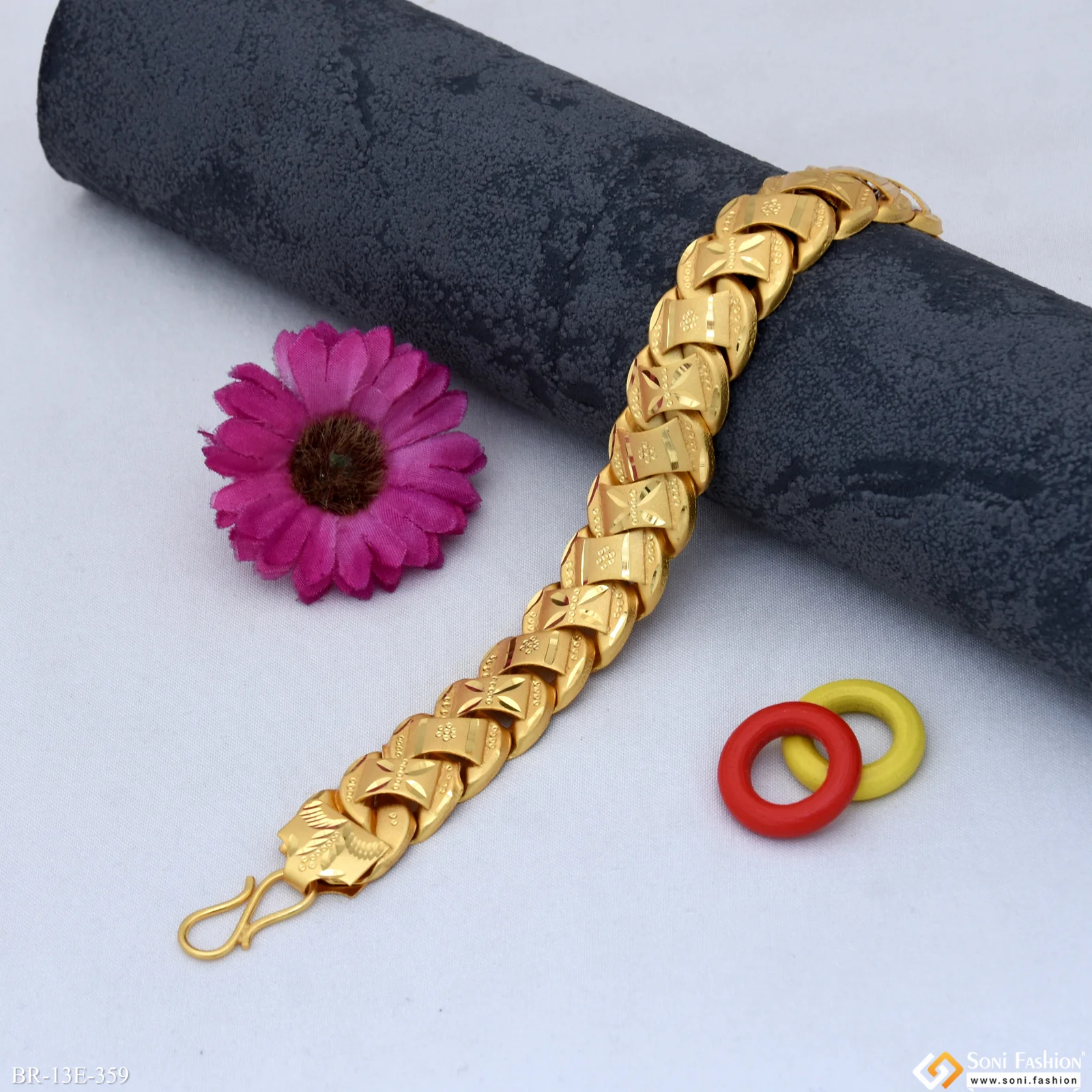 Fancy Design High-Quality Gold Plated Pokal Bracelet for Men - Style E359 - Image 2