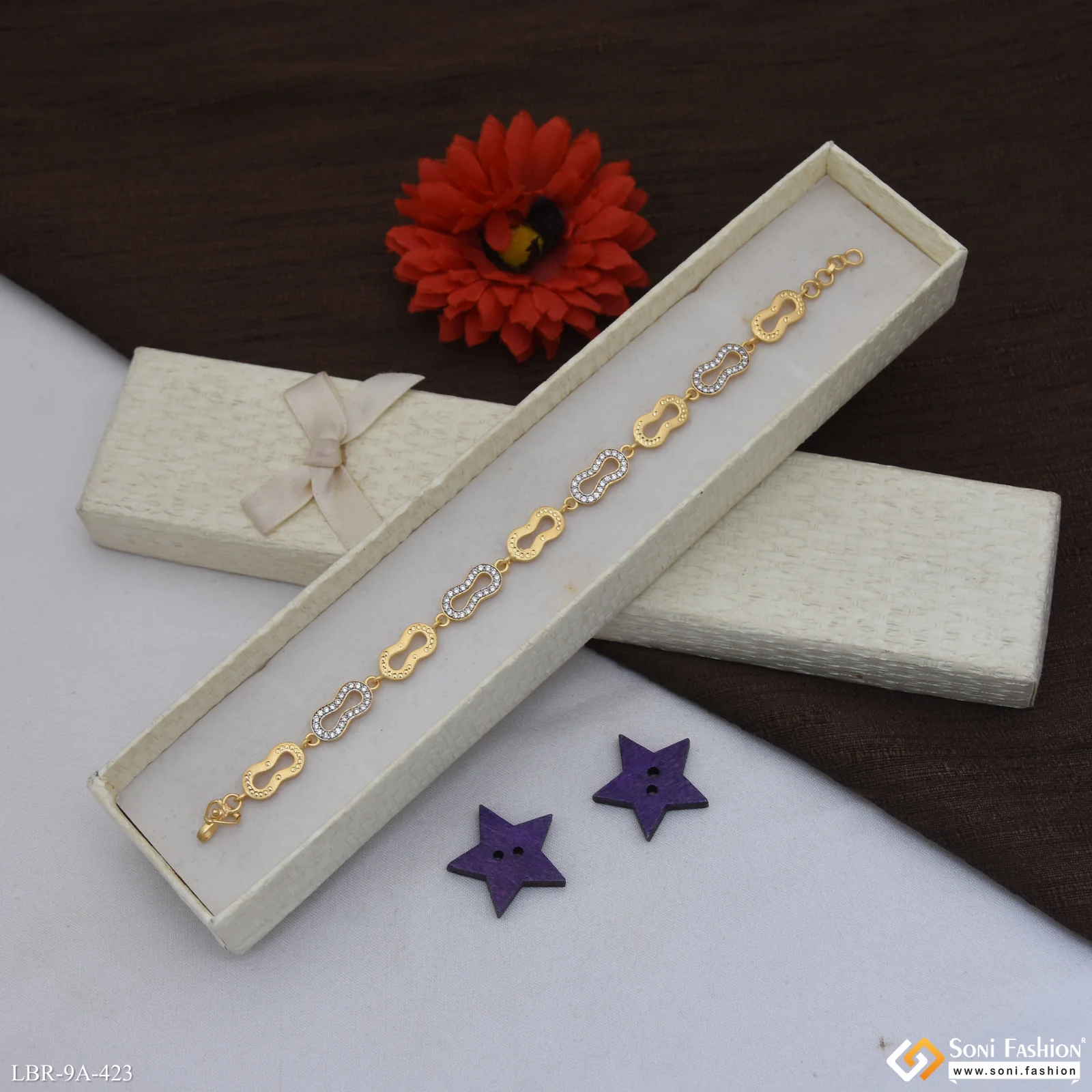 Fashion-Forward Gold Plated Bracelet for Ladies - Style A423 - Image 2
