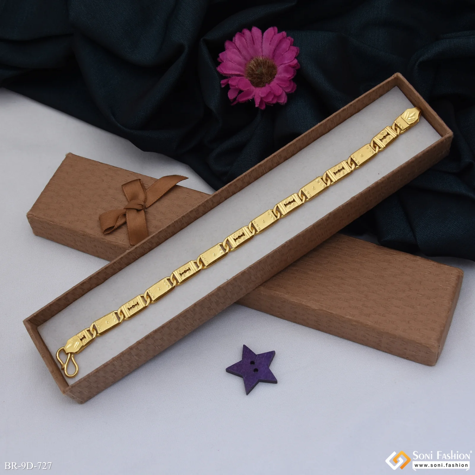 Fashionable Design Gold Plated Nawabi Bracelet for Men - Style D727