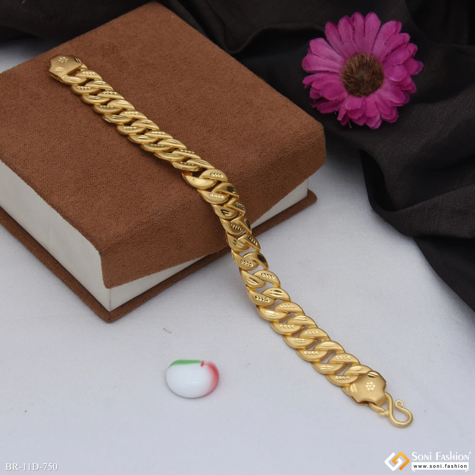 Fashionable Design Gold Plated Pokal Bracelet for Men - Style D750 - Image 3