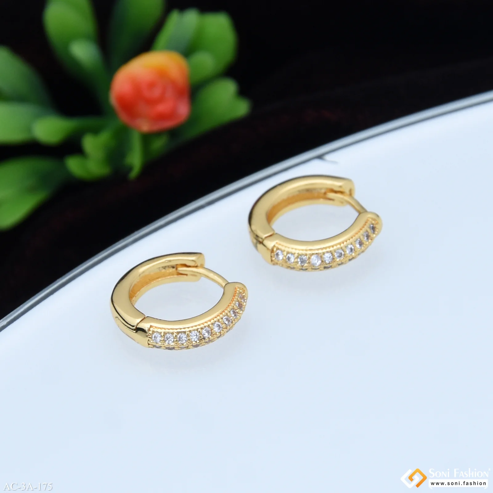 Fashionable Design Golden Color Stud Earring for Men (2 Pc) - Style A175 - Image 3