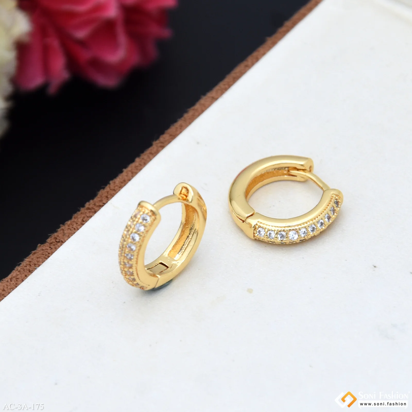 Fashionable Design Golden Color Stud Earring for Men (2 Pc) - Style A175 - Image 4
