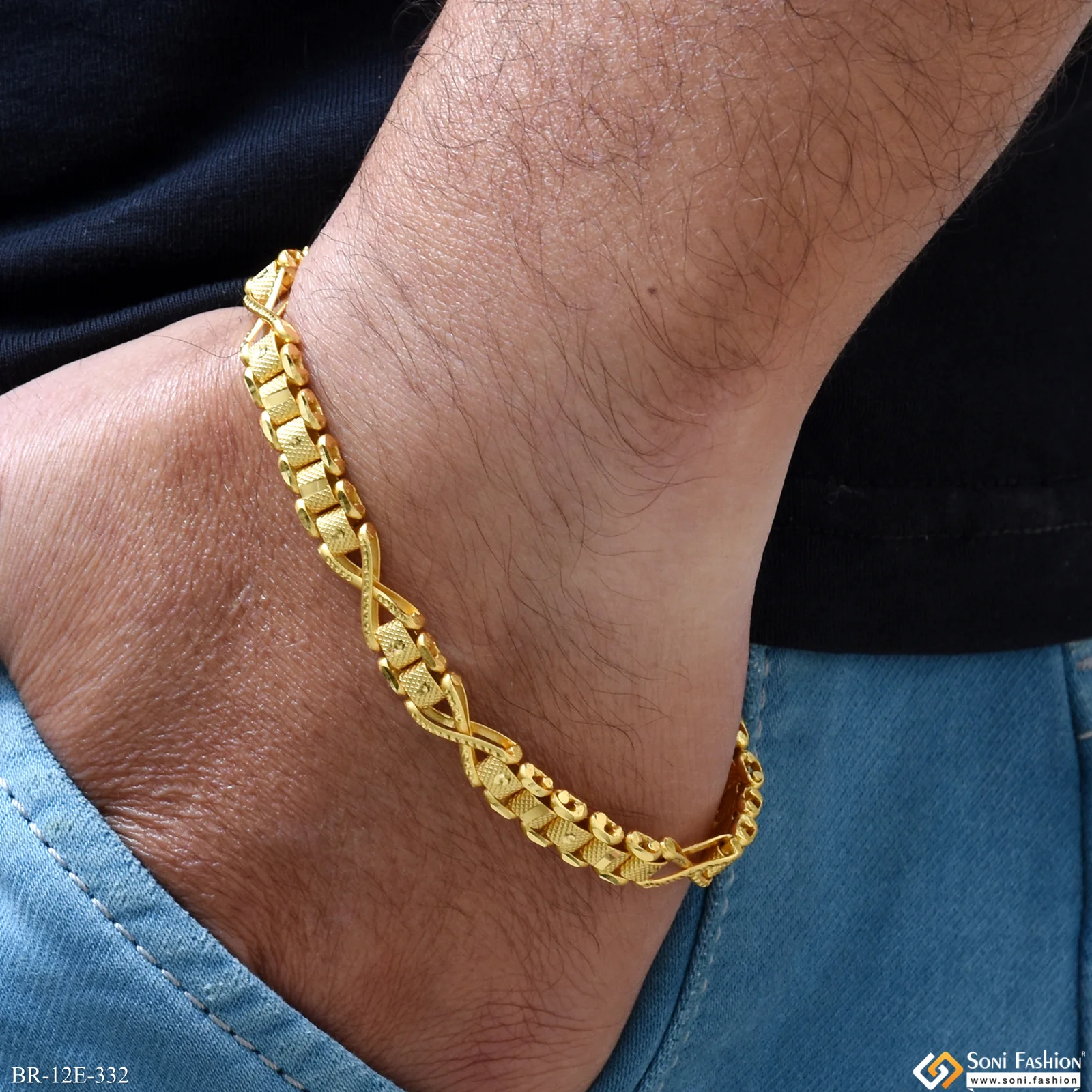Finely Detailed Design Gold Plated Box Bracelet for Men - Style E332