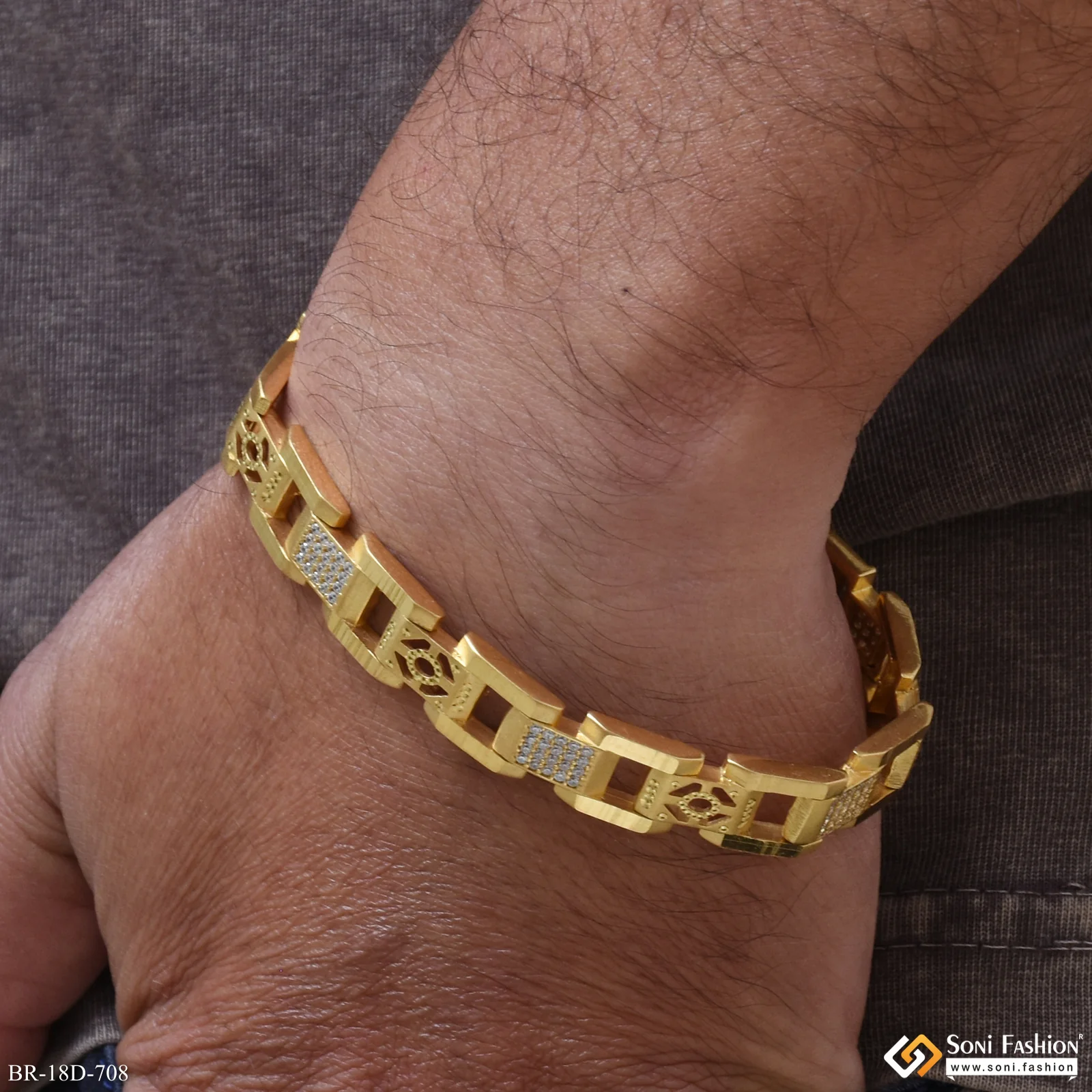 Finely Detailed Design Gold Plated Bracelet for Men - Style D708