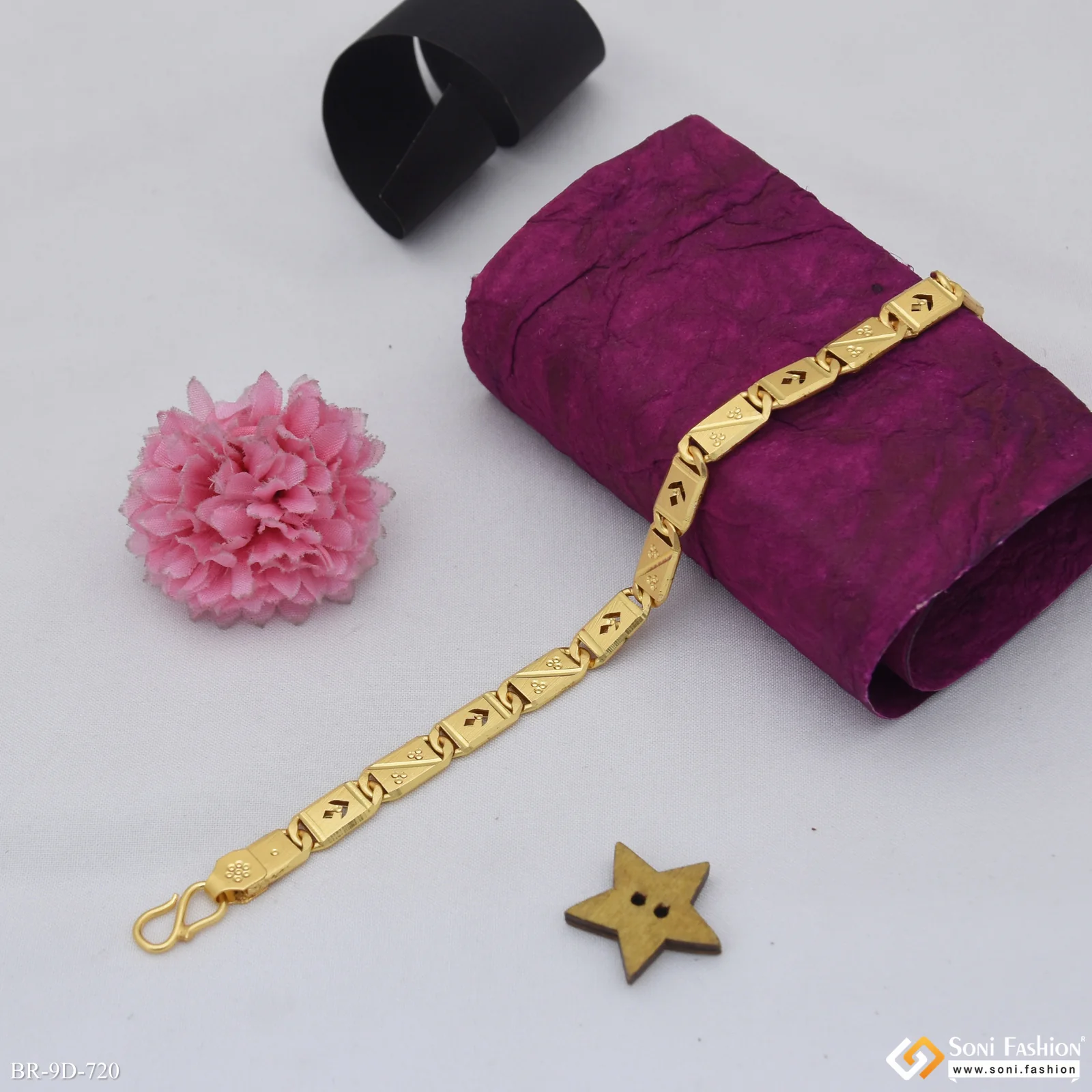 Finely Detailed Design Gold Plated Nawabi Bracelet for Men - Style D720 - Image 4