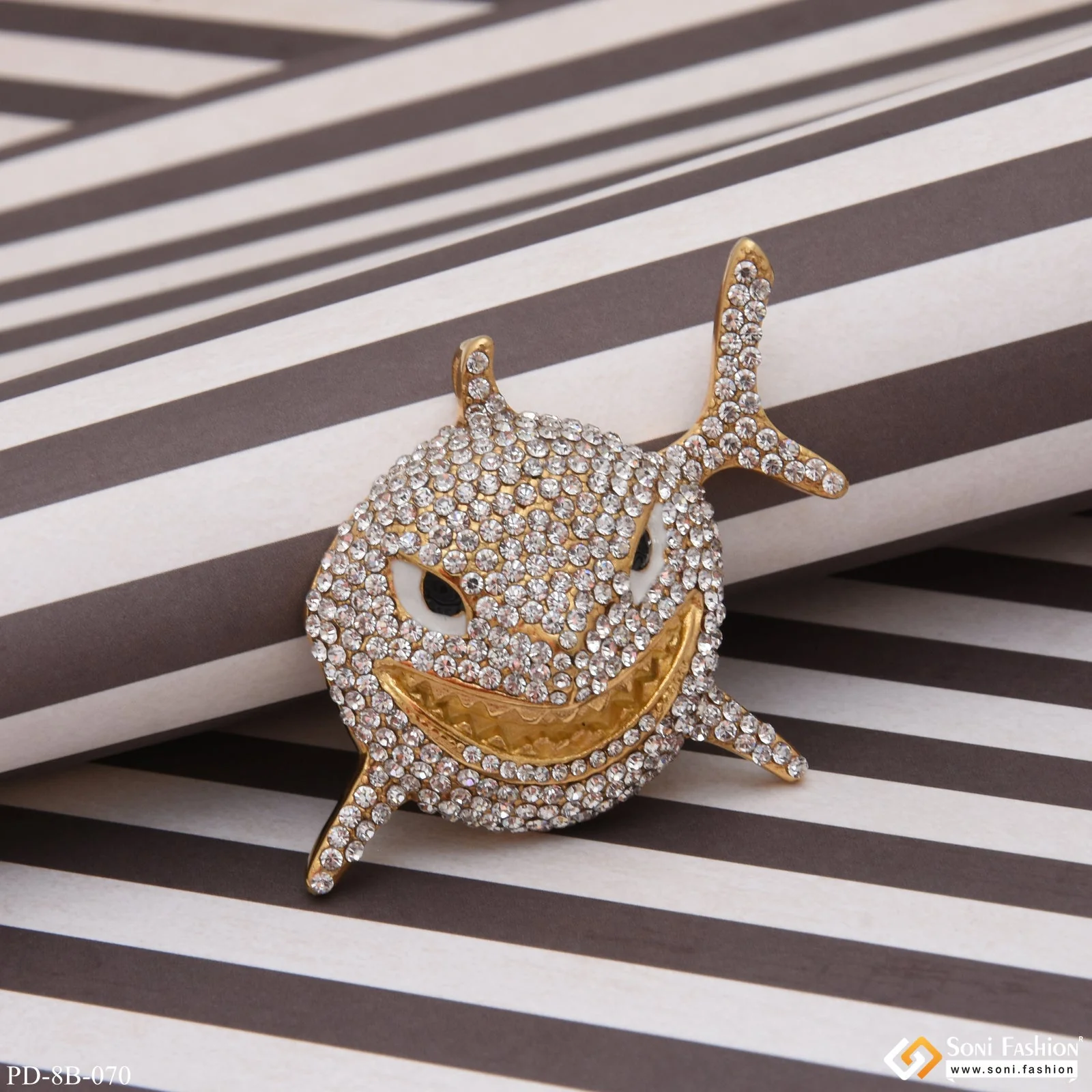 Fish With Diamond Best Quality Attractive Design Golden Color Pendant - Style B070 - Image 5