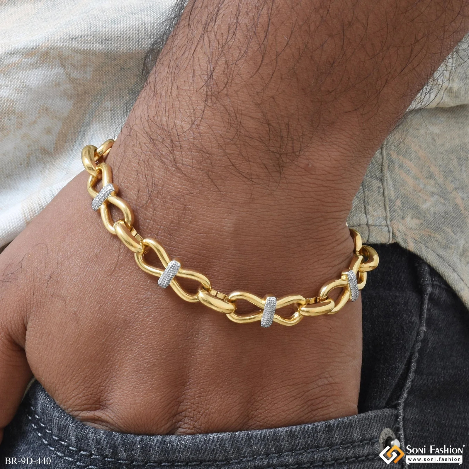 Glamorous Design Golden & Silver Color Bracelet for Men - Style D440