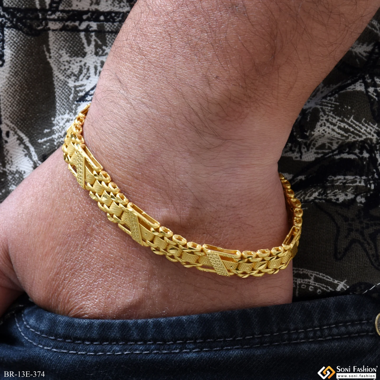 Glittering Design Gold Plated Box Bracelet for Men - Style E374