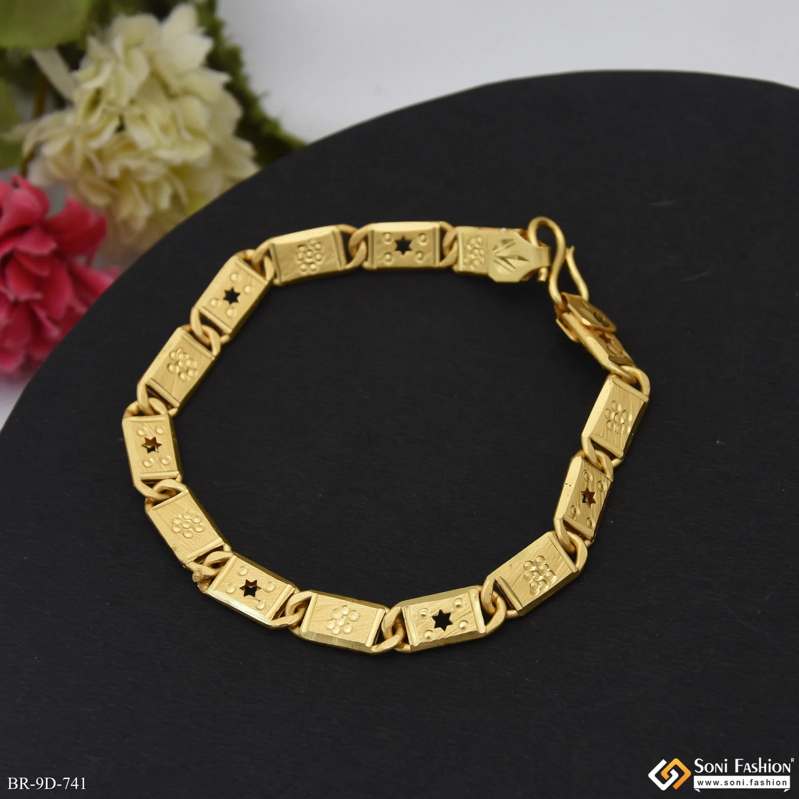 Glittering Design Gold Plated Nawabi Bracelet for Men - Style D741 - Image 3