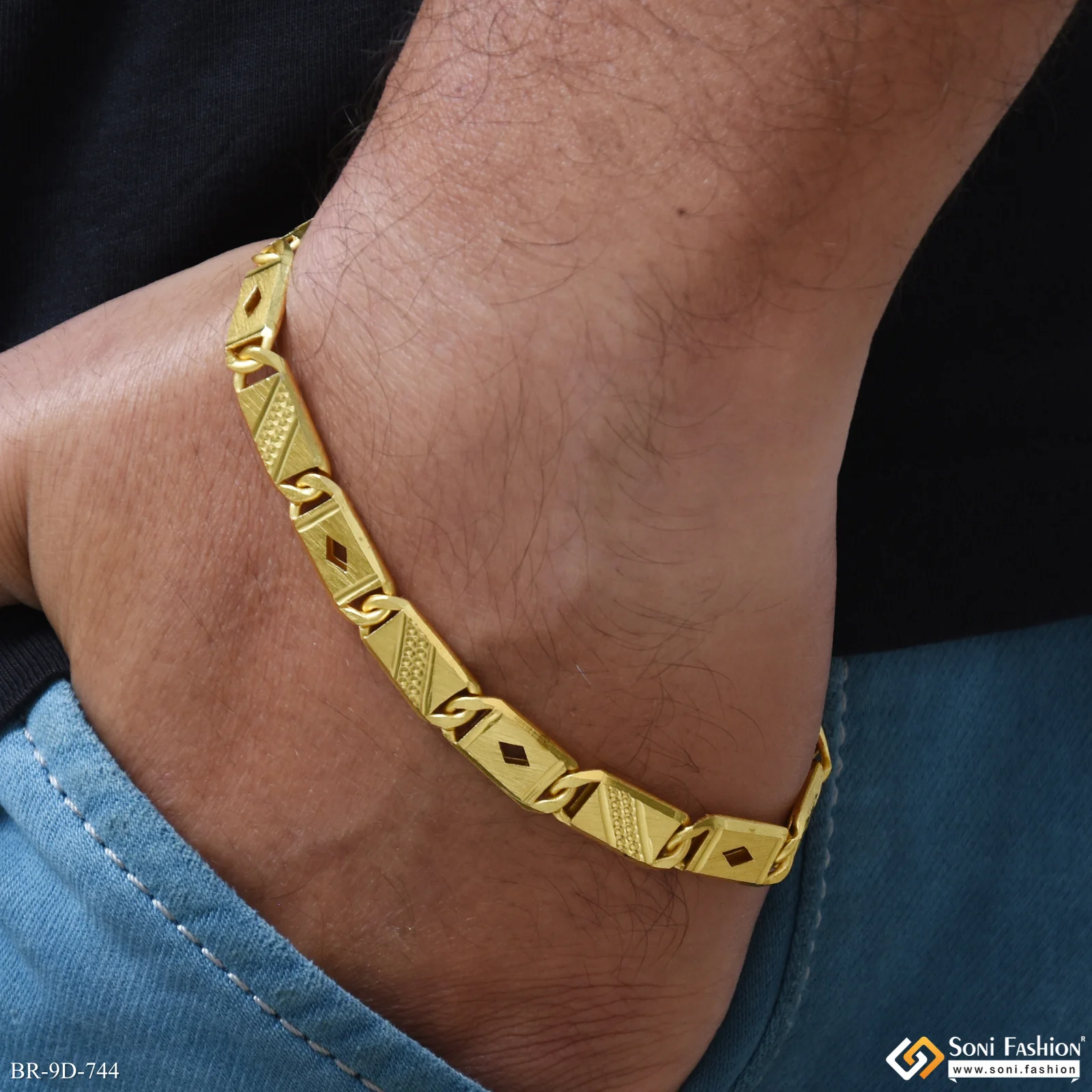 Glittering Design Gold Plated Nawabi Bracelet for Men - Style D744 - Image 2