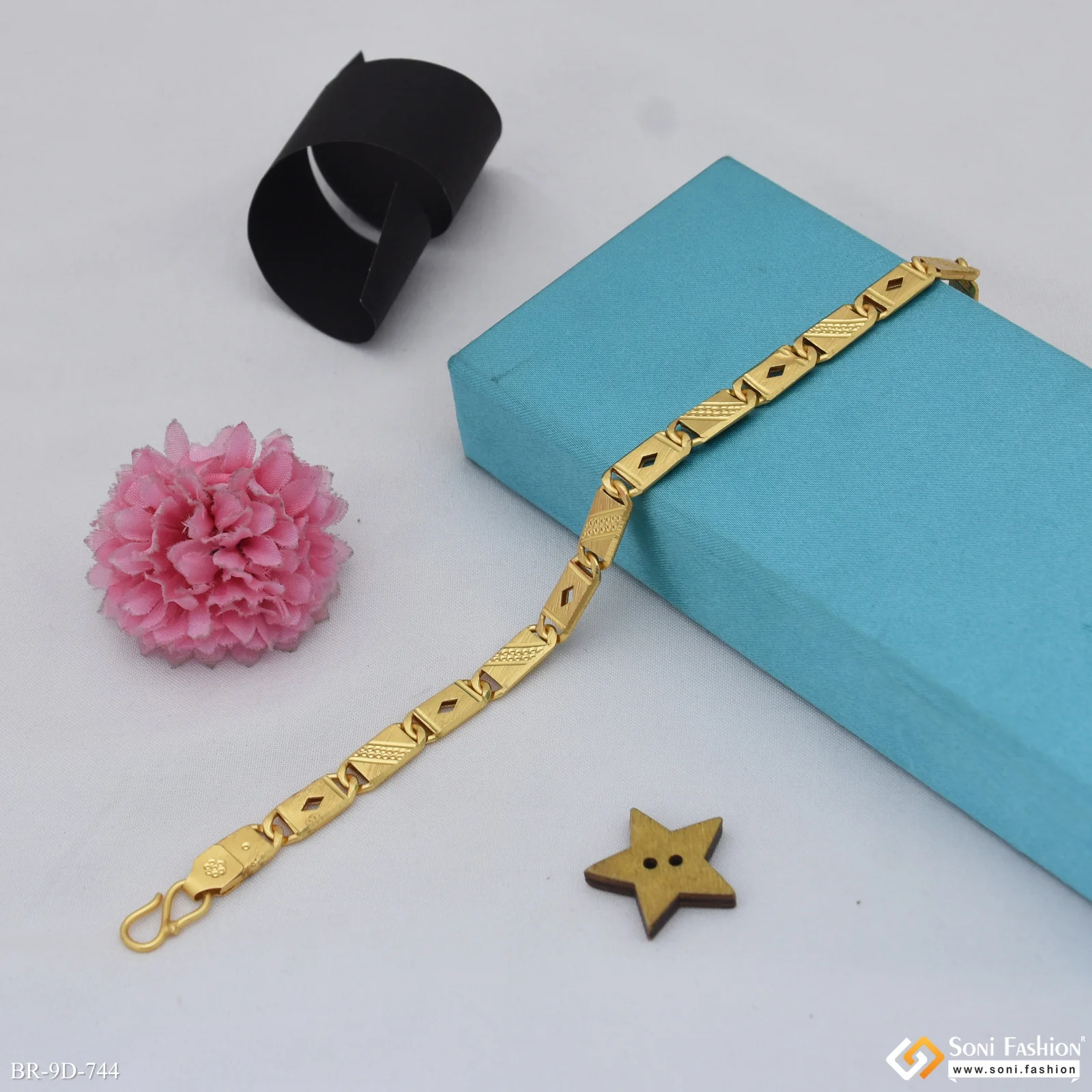 Glittering Design Gold Plated Nawabi Bracelet for Men - Style D744 - Image 4