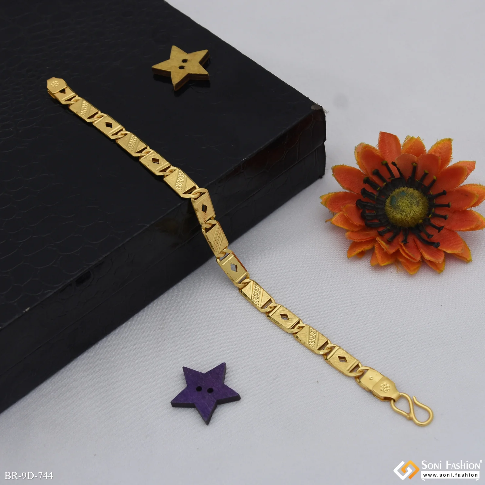 Glittering Design Gold Plated Nawabi Bracelet for Men - Style D744 - Image 5