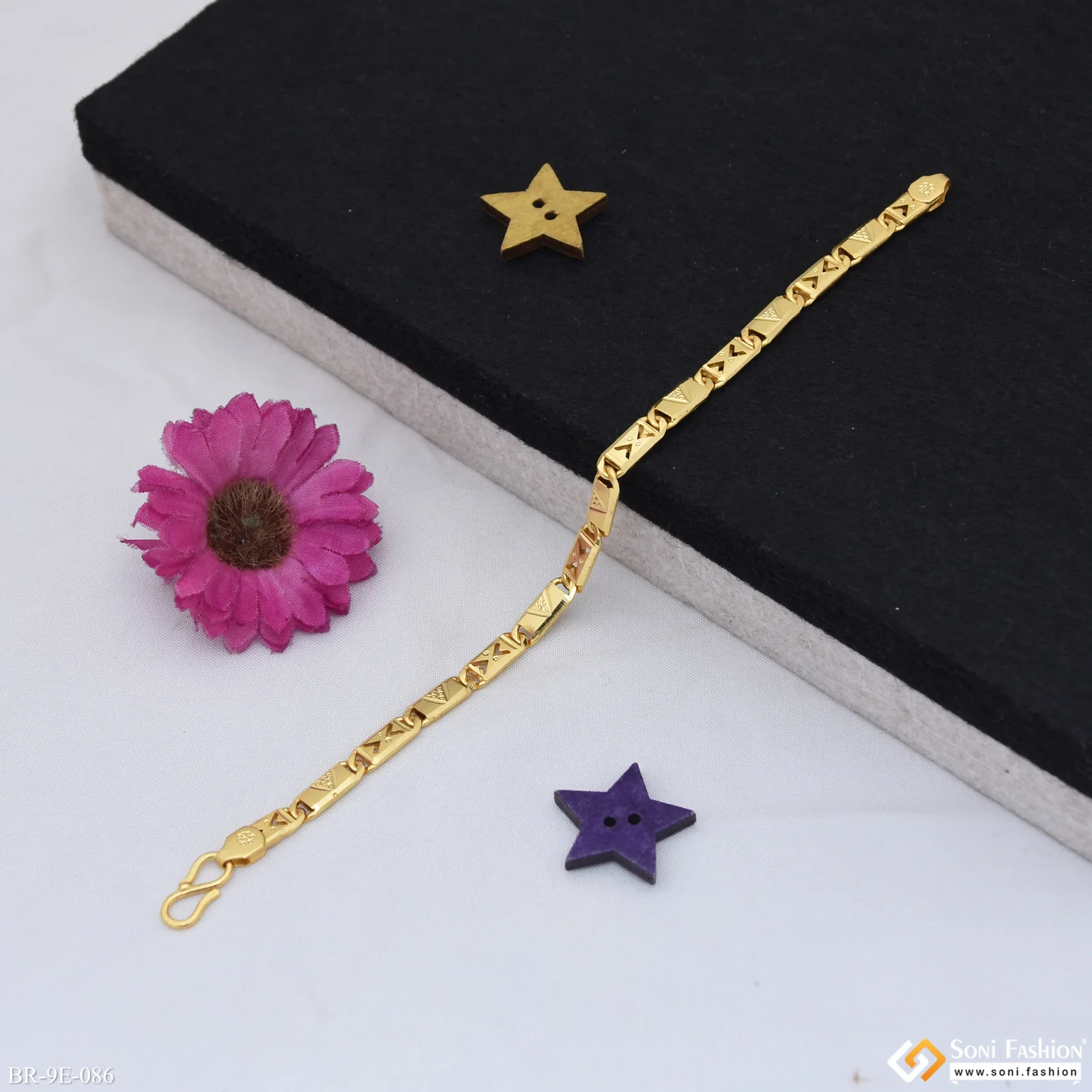 Glittering Design Gold Plated Nawabi Bracelet for Men - Style E086 - Image 4