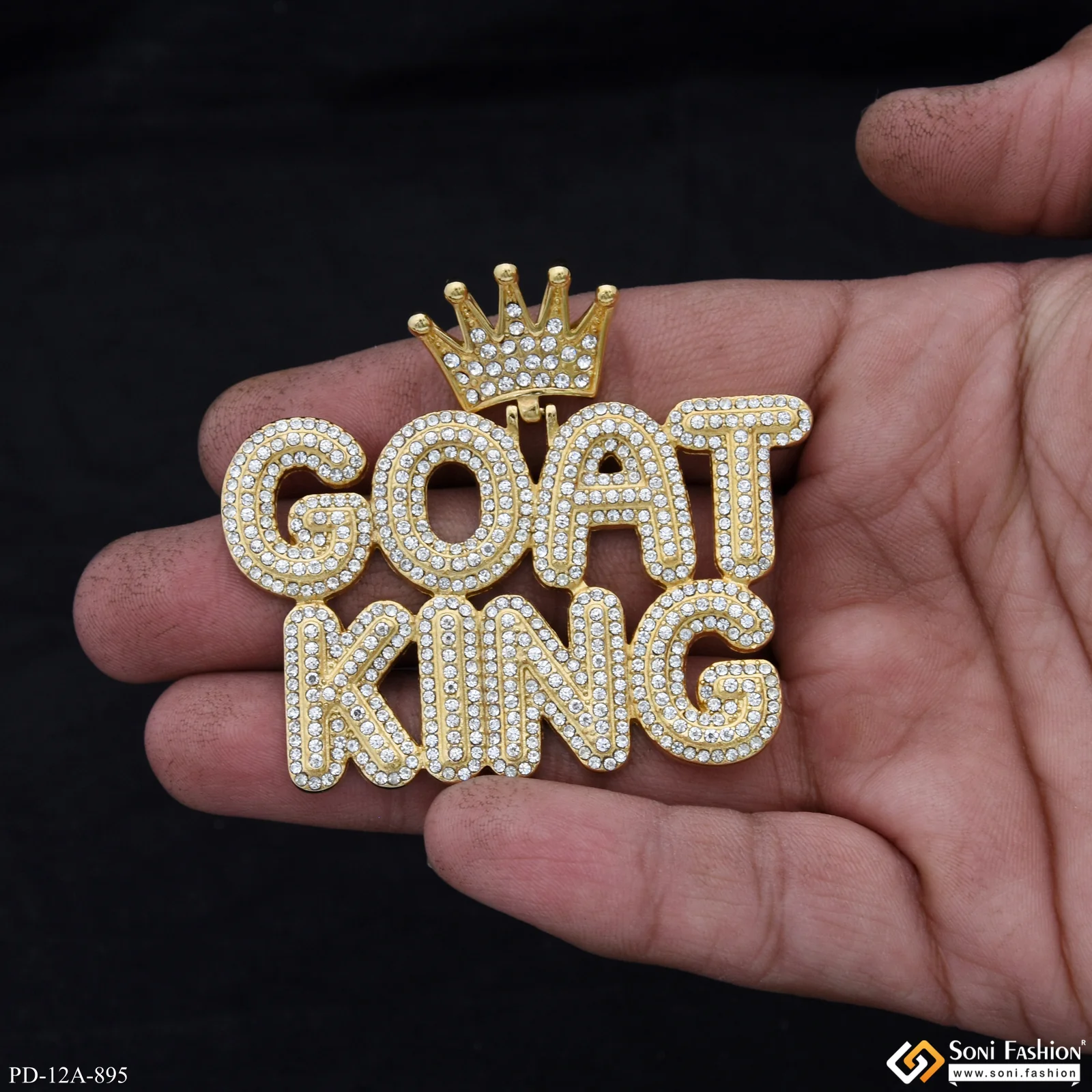 Goat King (greatest Of All Time) With Diamond Golden Color Pendant - Style A895