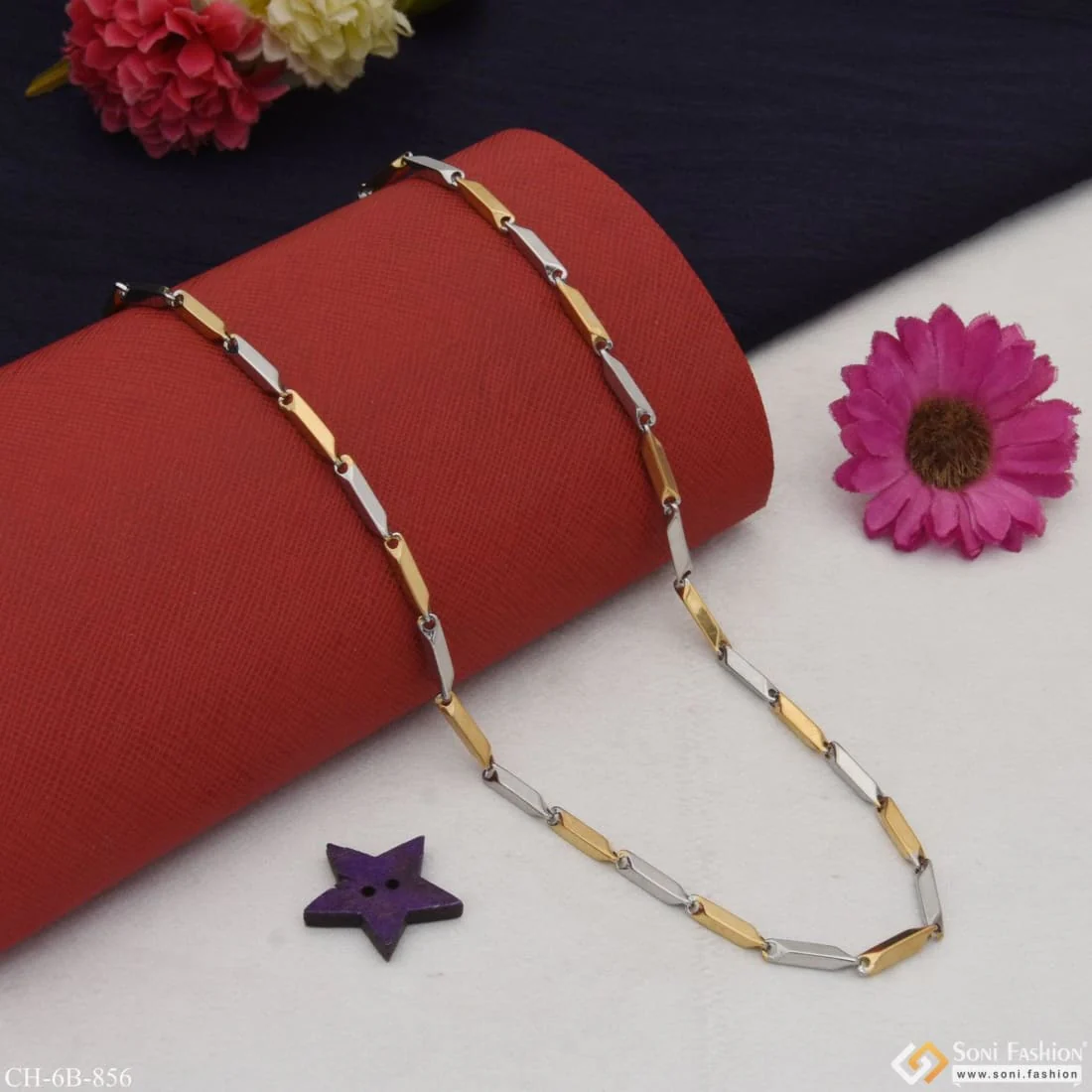 Small Triangle Fashion-Forward Design High-Quality Golden Color Chain - Style B856 - Image 5