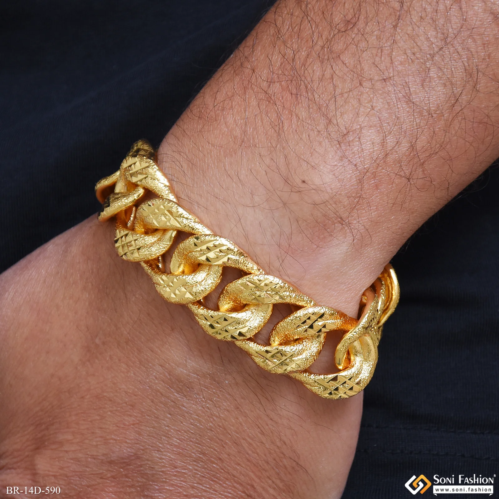 Golden Color Stainless Steel Link Bracelet for Men - Style D590