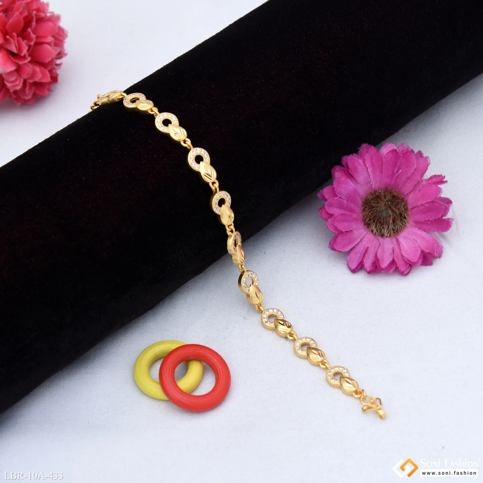Graceful Design Gold Plated Bracelet for Ladies - Style A433 - Image 3