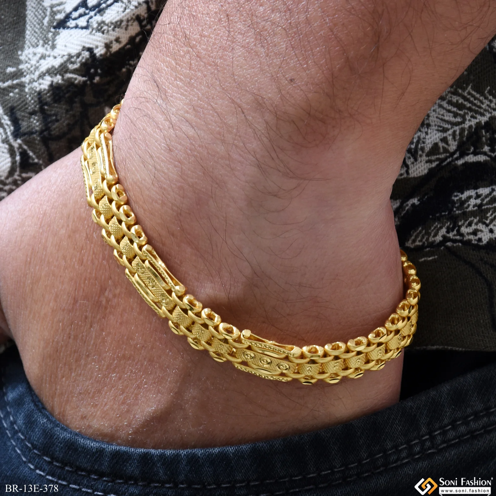 Prominent Design Gold Plated Box Bracelet for Men - Style E378