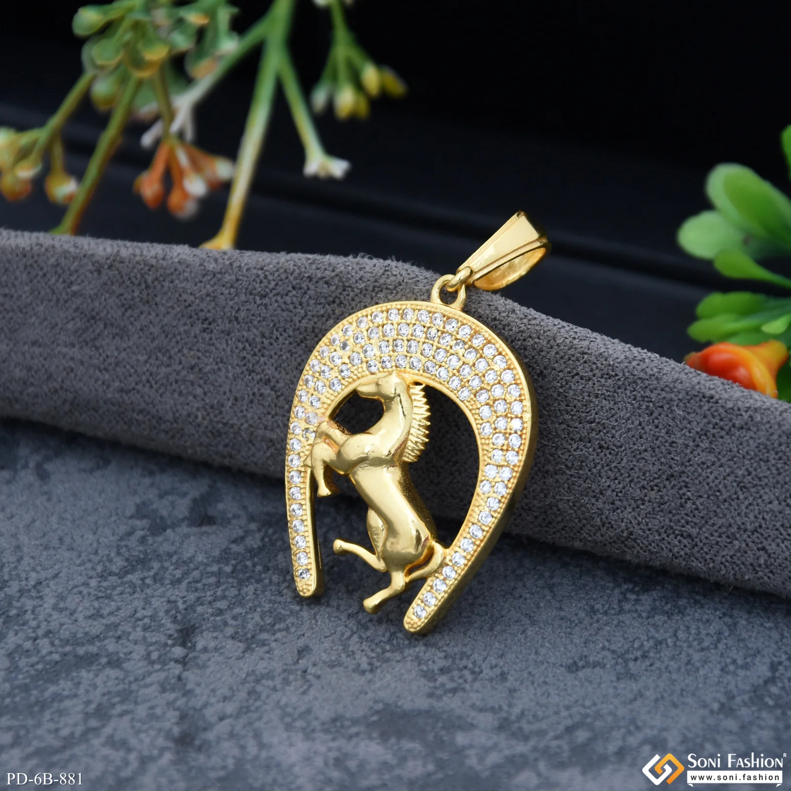 Horseshoe Fashionable Design Gold Plated Pendant for Men - Style B881