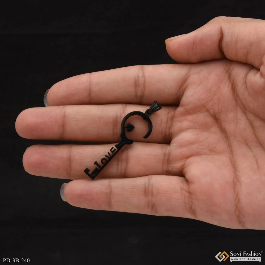 Key Beautiful Design Premium-grade Quality Black Color Pendant For Men - Style B240
