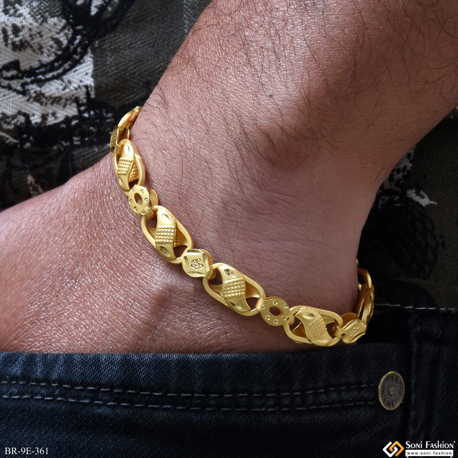 Kohli Exquisite Design High-Quality Gold Plated Bracelet for Men - Style E361