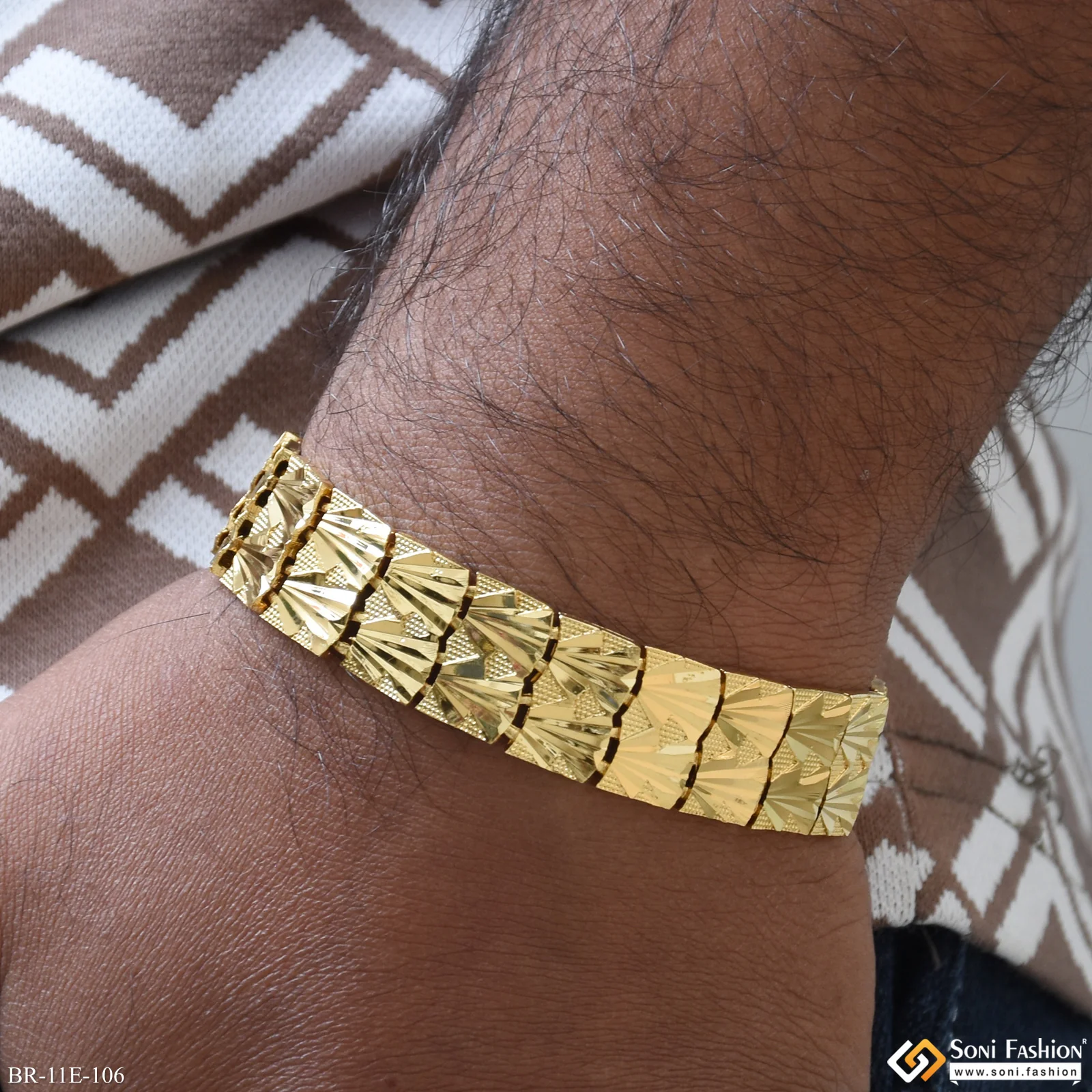 Latest Design Gold Plated Bracelet for Men - Style E106