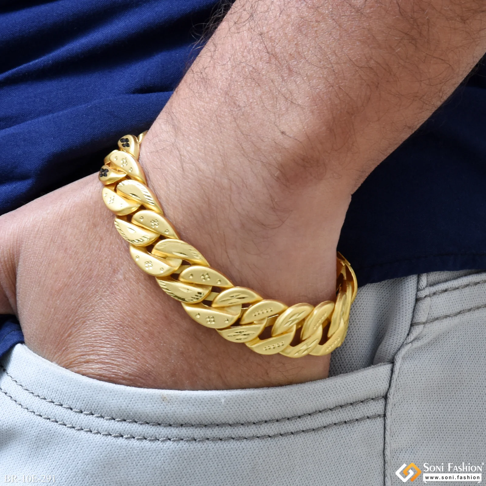 Latest Design Gold Plated Pokal Bracelet for Men - Style E291
