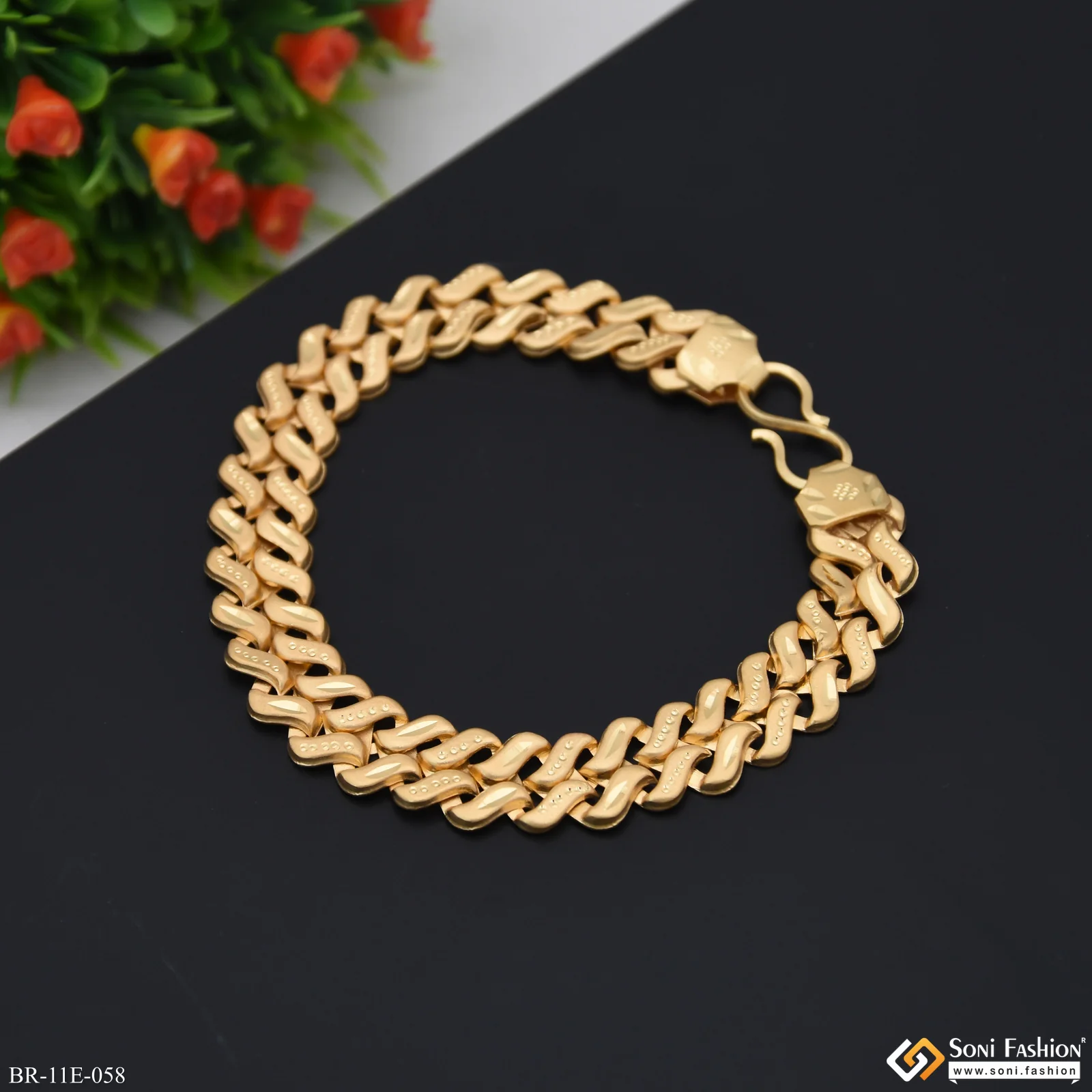 Latest Design Gold Plated Pokal Nawabi Bracelet for Men - Style E058 - Image 4