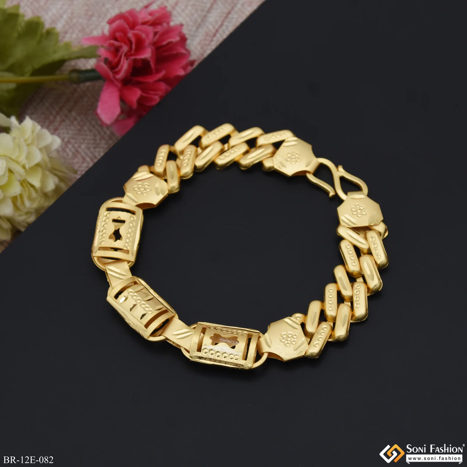 Latest Design Gold Plated Pokal Nawabi Bracelet for Men - Style E082 - Image 5