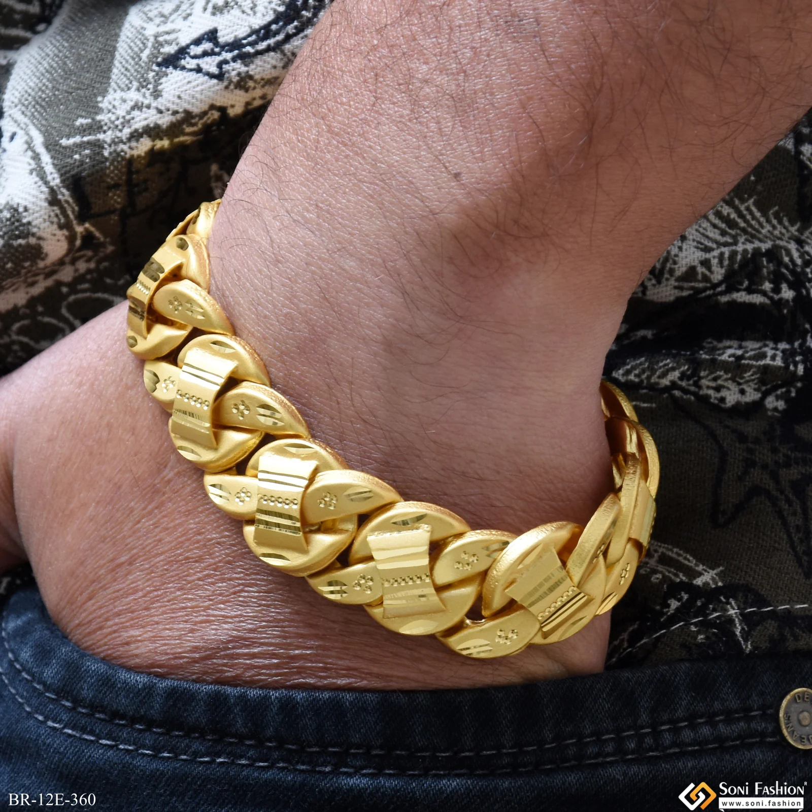Latest Design High-Quality Gold Plated Pokal Bracelet for Men - Style E360