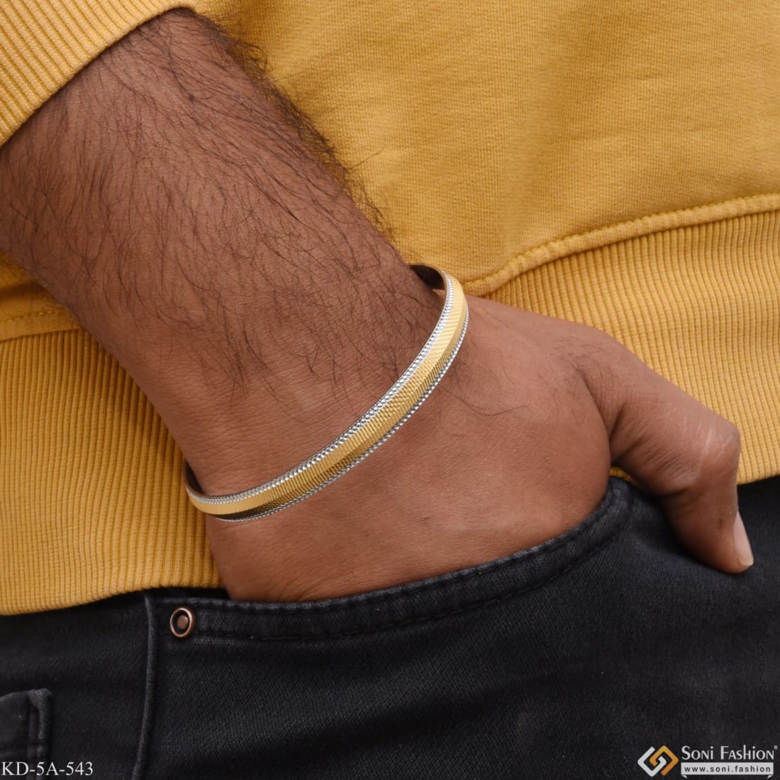 Line With Round Border Fashionable Design Golden & Silver Color punjabi Kada - Style A543