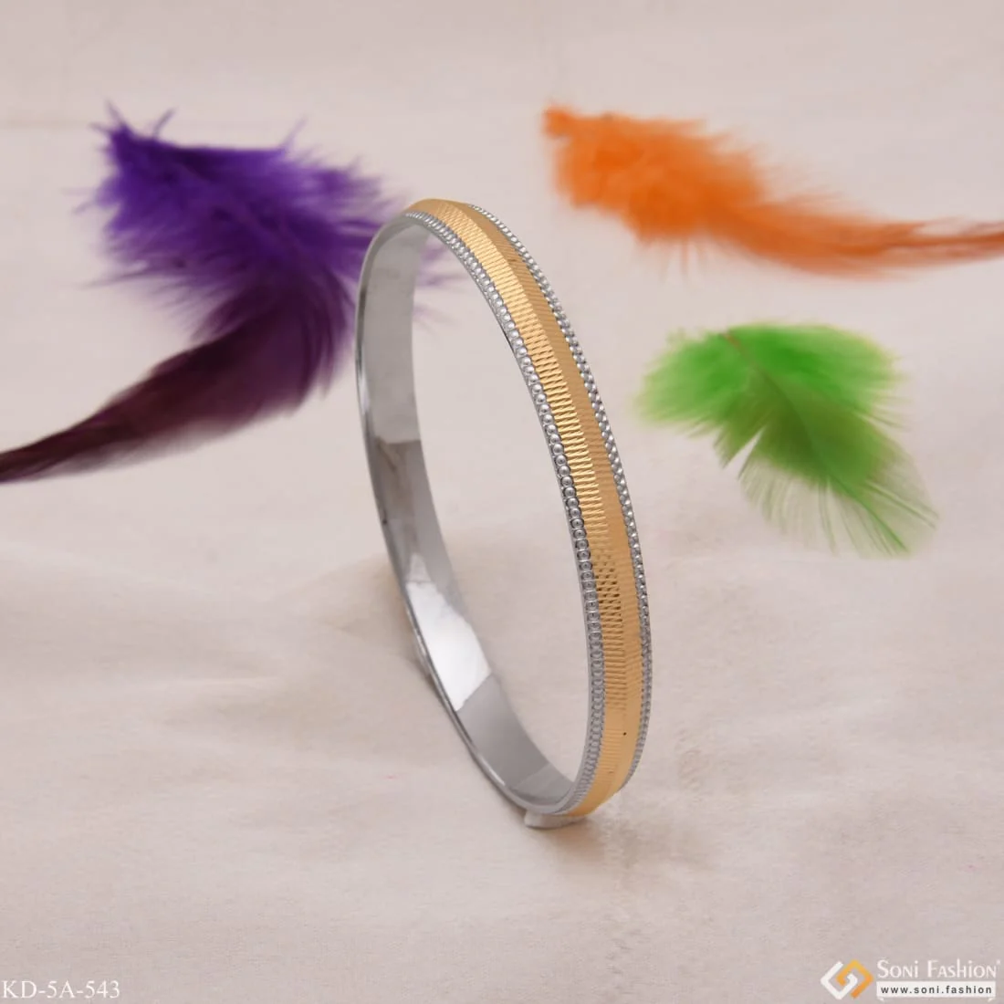 Line With Round Border Fashionable Design Golden & Silver Color punjabi Kada - Style A543 - Image 3