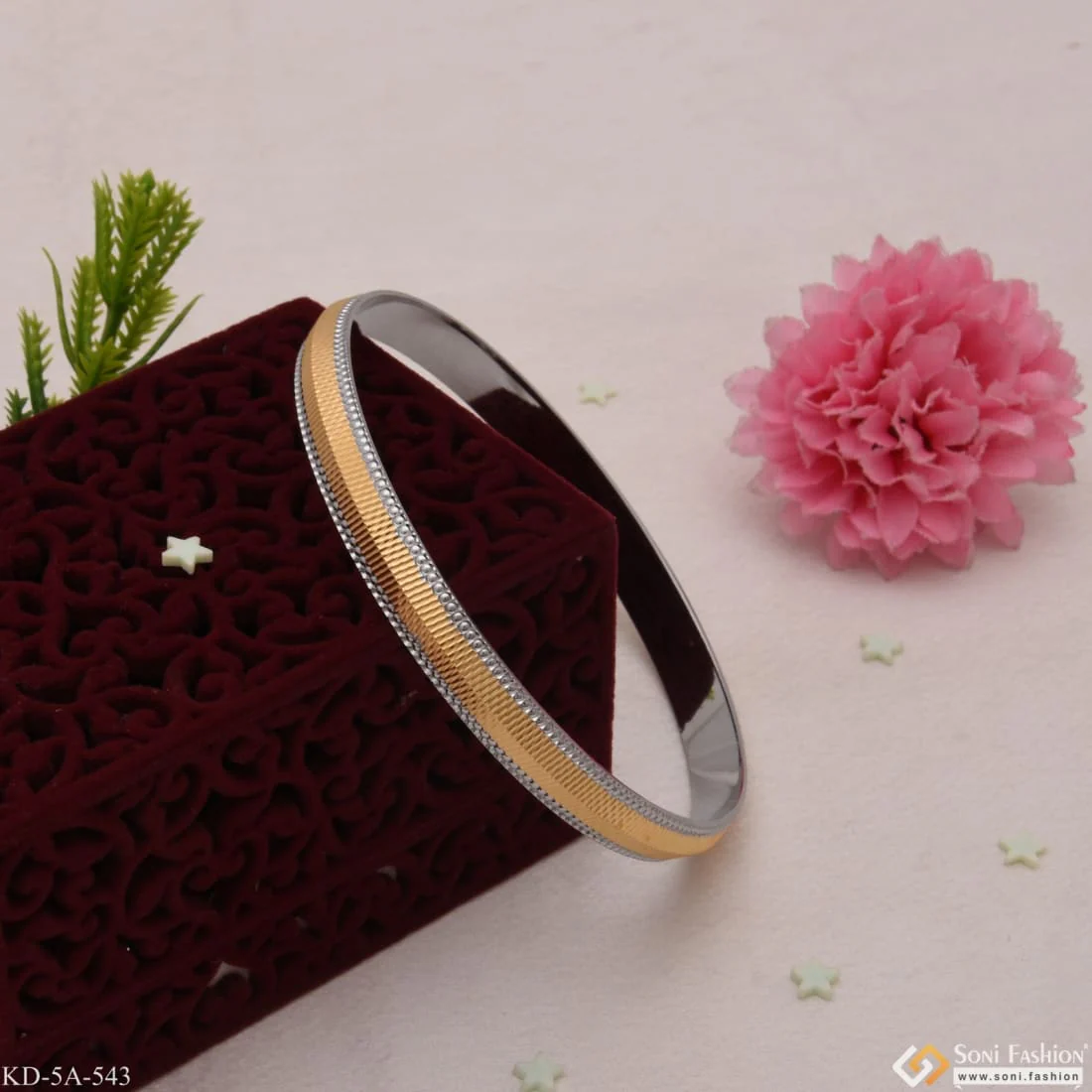 Line With Round Border Fashionable Design Golden & Silver Color punjabi Kada - Style A543 - Image 4