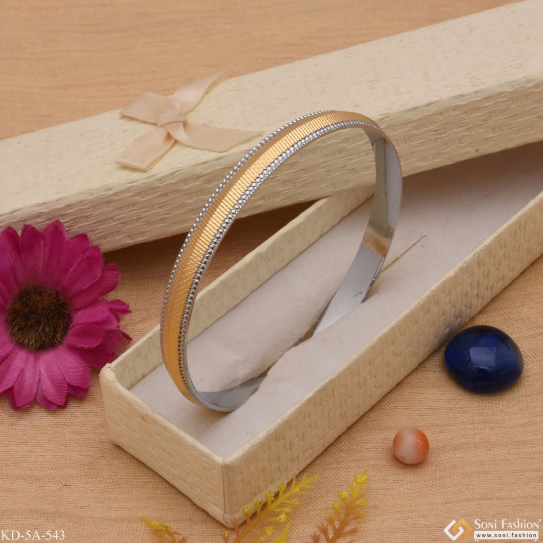 Line With Round Border Fashionable Design Golden & Silver Color punjabi Kada - Style A543 - Image 5