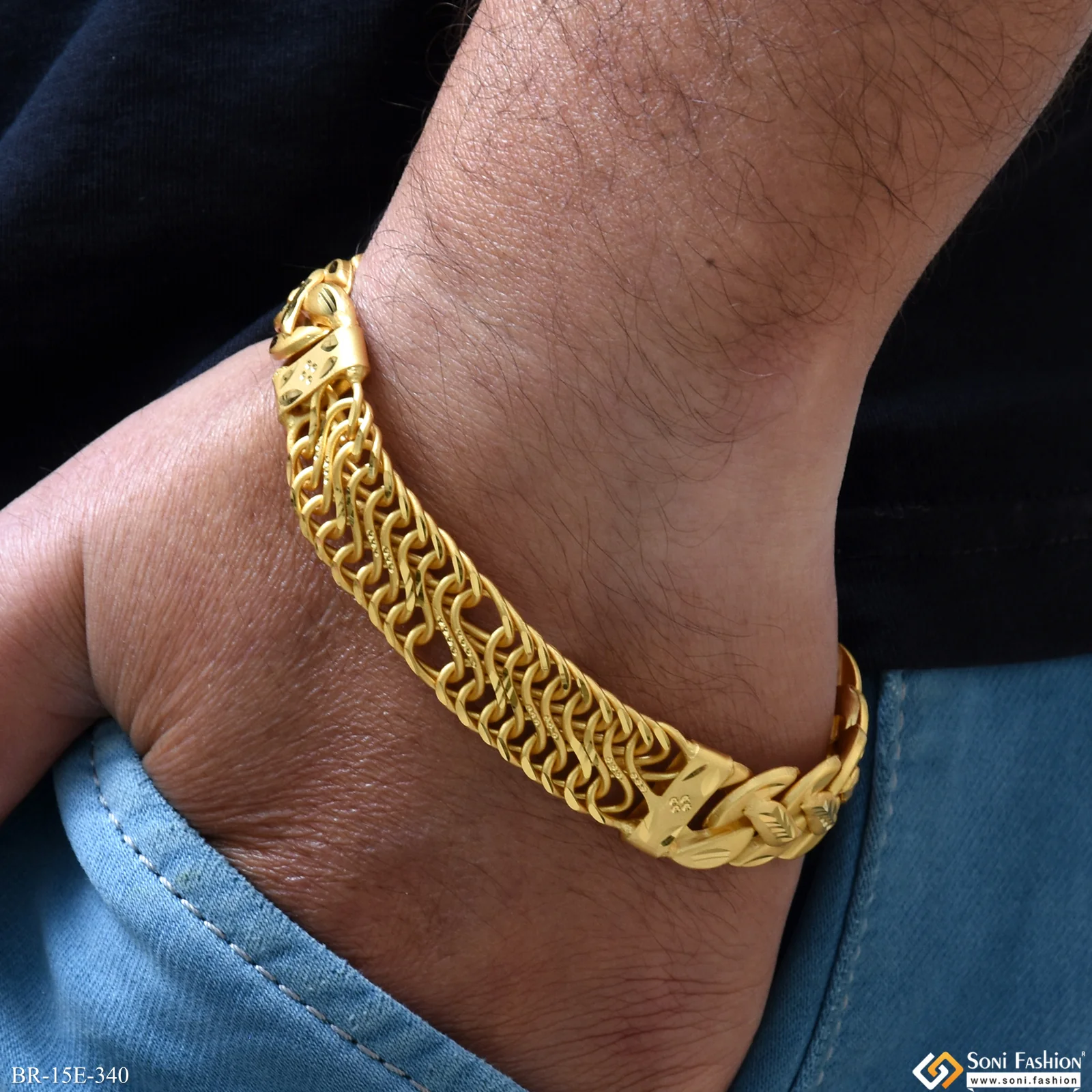 Fabulous Design Gold Plated Link And Pokal Bracelet for Men - Style E340