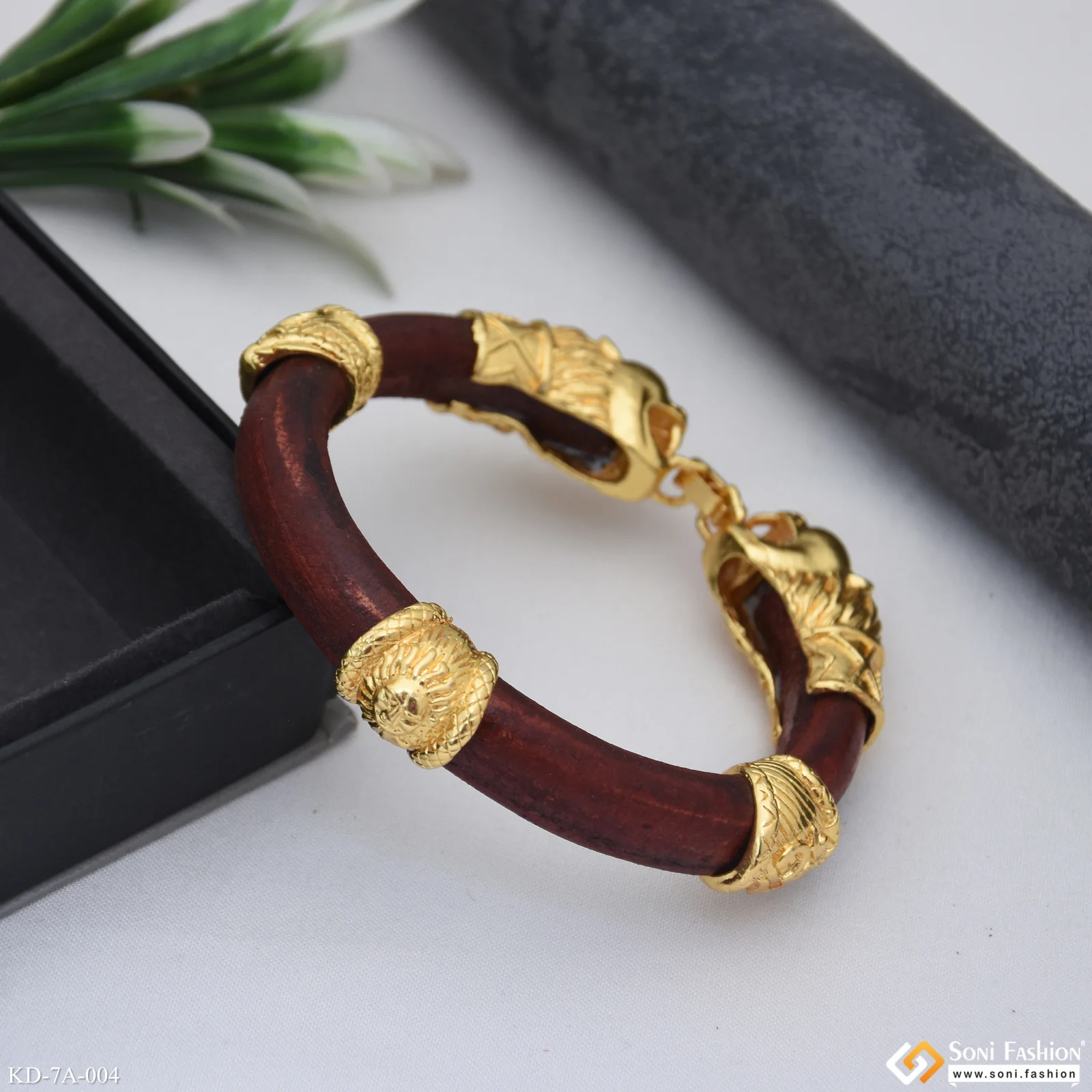 Two-Lion Face Genda Kada Classic Design Leather Gold Plated for Men - Style A004 - Image 4