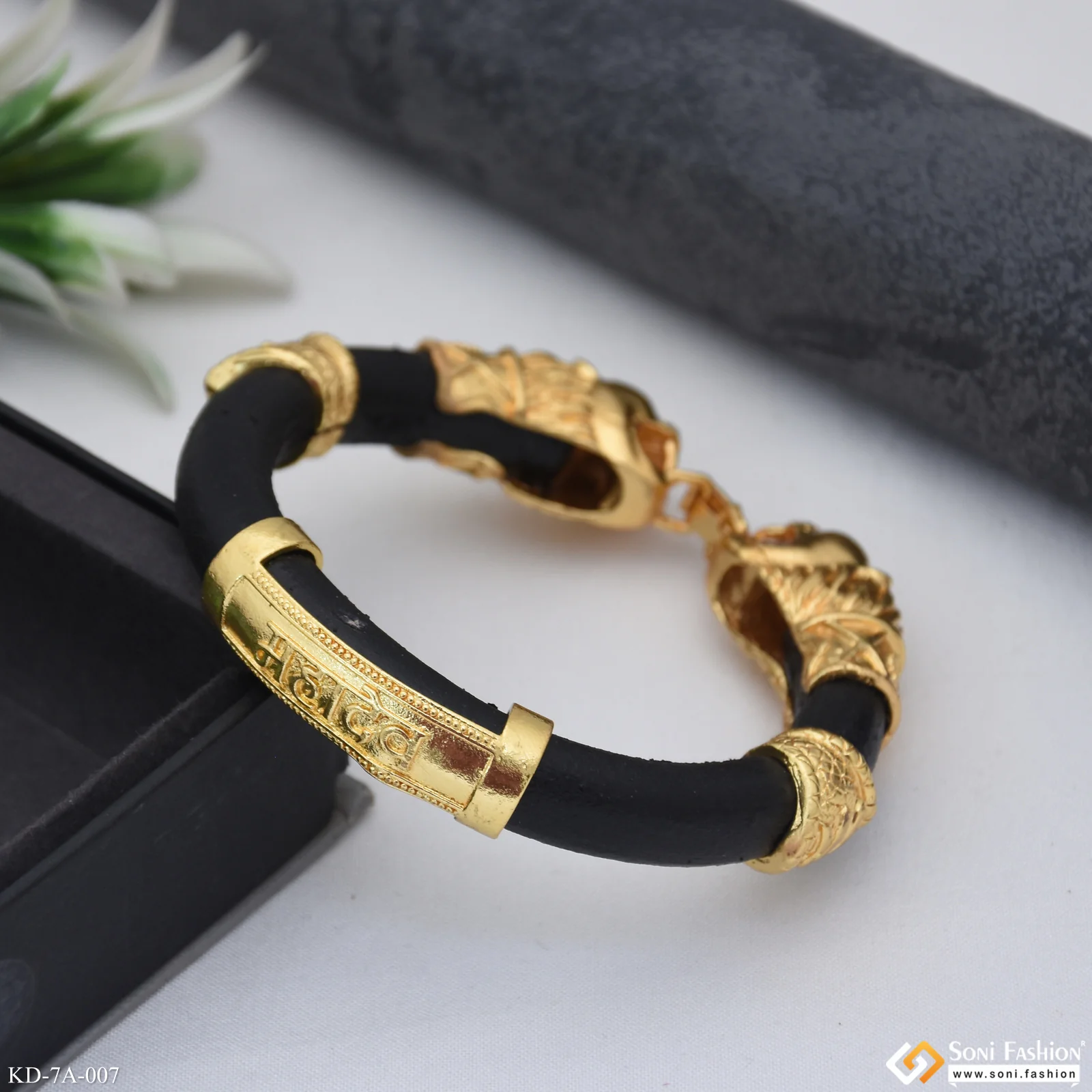Two-lion Face & Mahadev Genda Kada Classic Design Leather Gold Plated - Style A007 - Image 4
