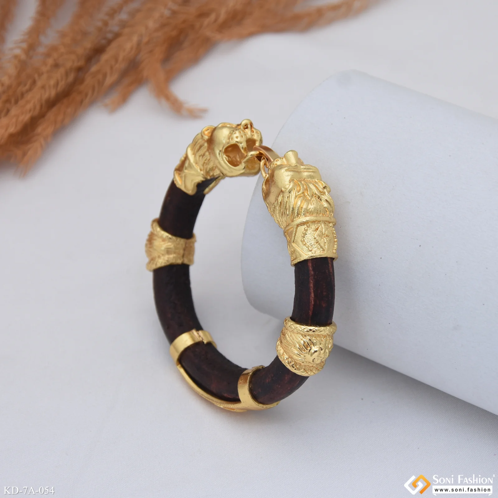 Two-Lion Face & Mahadev Genda Kada Classic Design Leather Gold Plated - Style A054 - Image 3