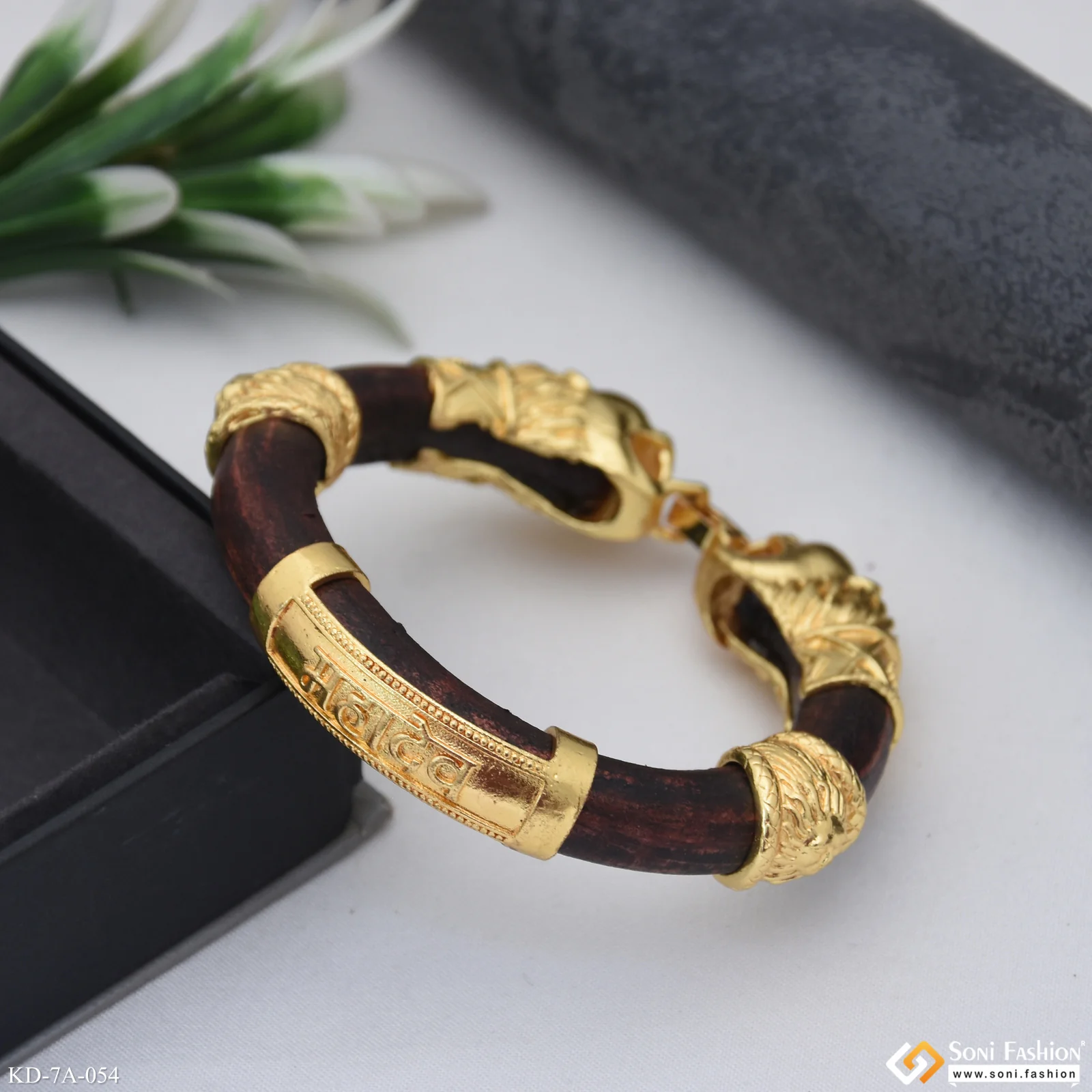 Two-Lion Face & Mahadev Genda Kada Classic Design Leather Gold Plated - Style A054 - Image 5