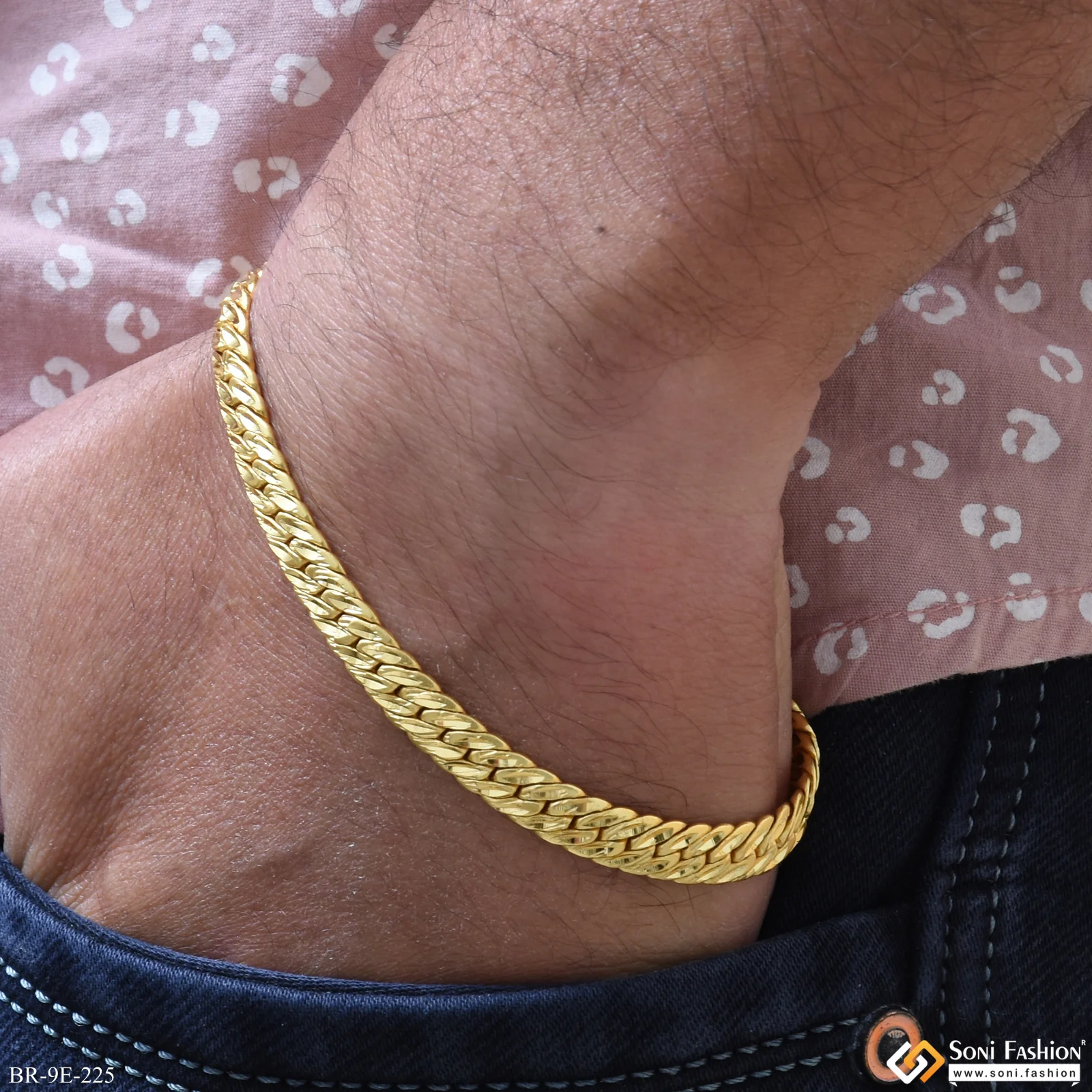 Prominent Design Gold Plated Bracelet for Men - Style E225