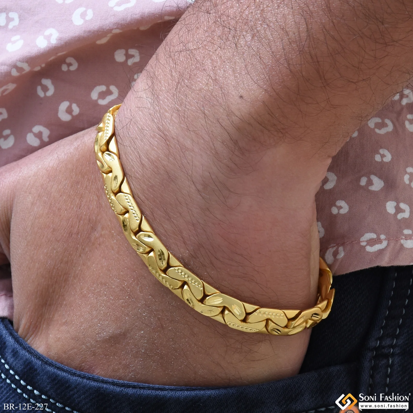 Prominent Design Gold Plated Bracelet for Men - Style E227