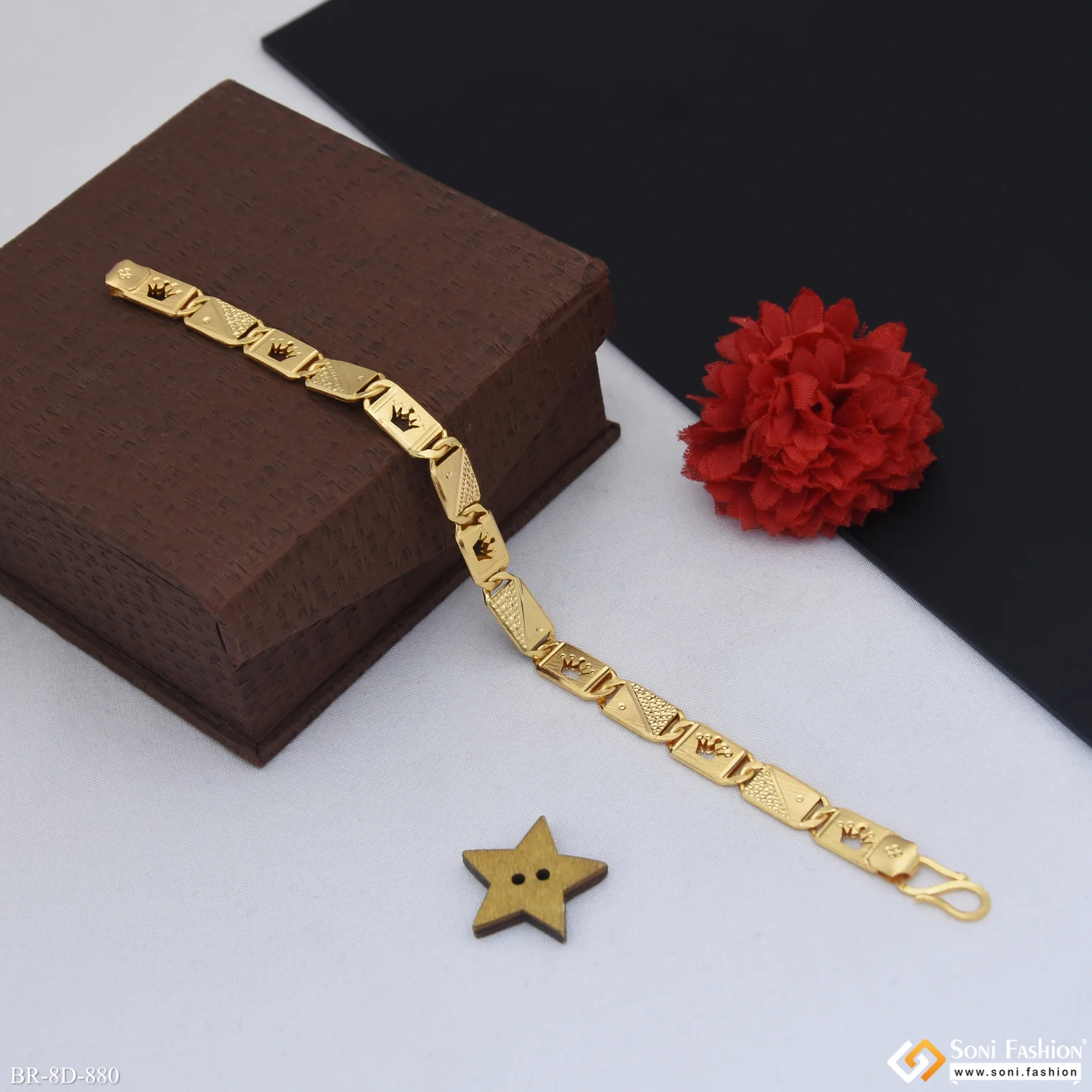 Prominent Design Gold Plated Nawabi Bracelet for Men - Style D880 - Image 4