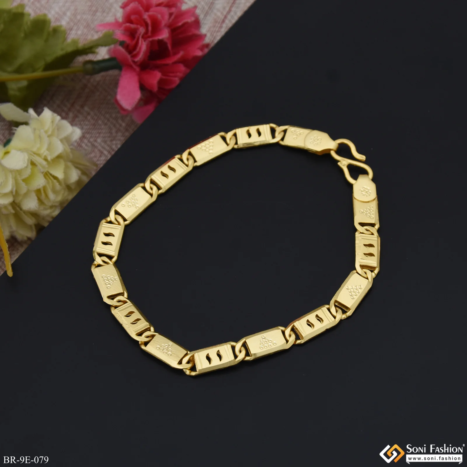 Prominent Design Gold Plated Nawabi Bracelet for Men - Style E079 - Image 4