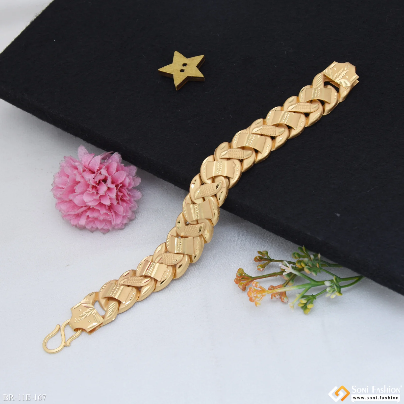 Prominent Design Gold Plated Pokal Bracelet for Men - Style E167 - Image 4
