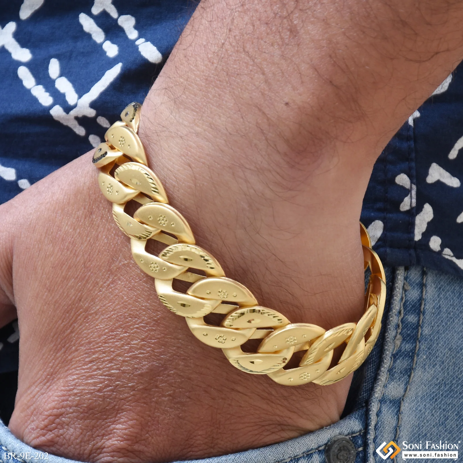 Prominent Design Gold Plated Pokal Bracelet for Men - Style E202