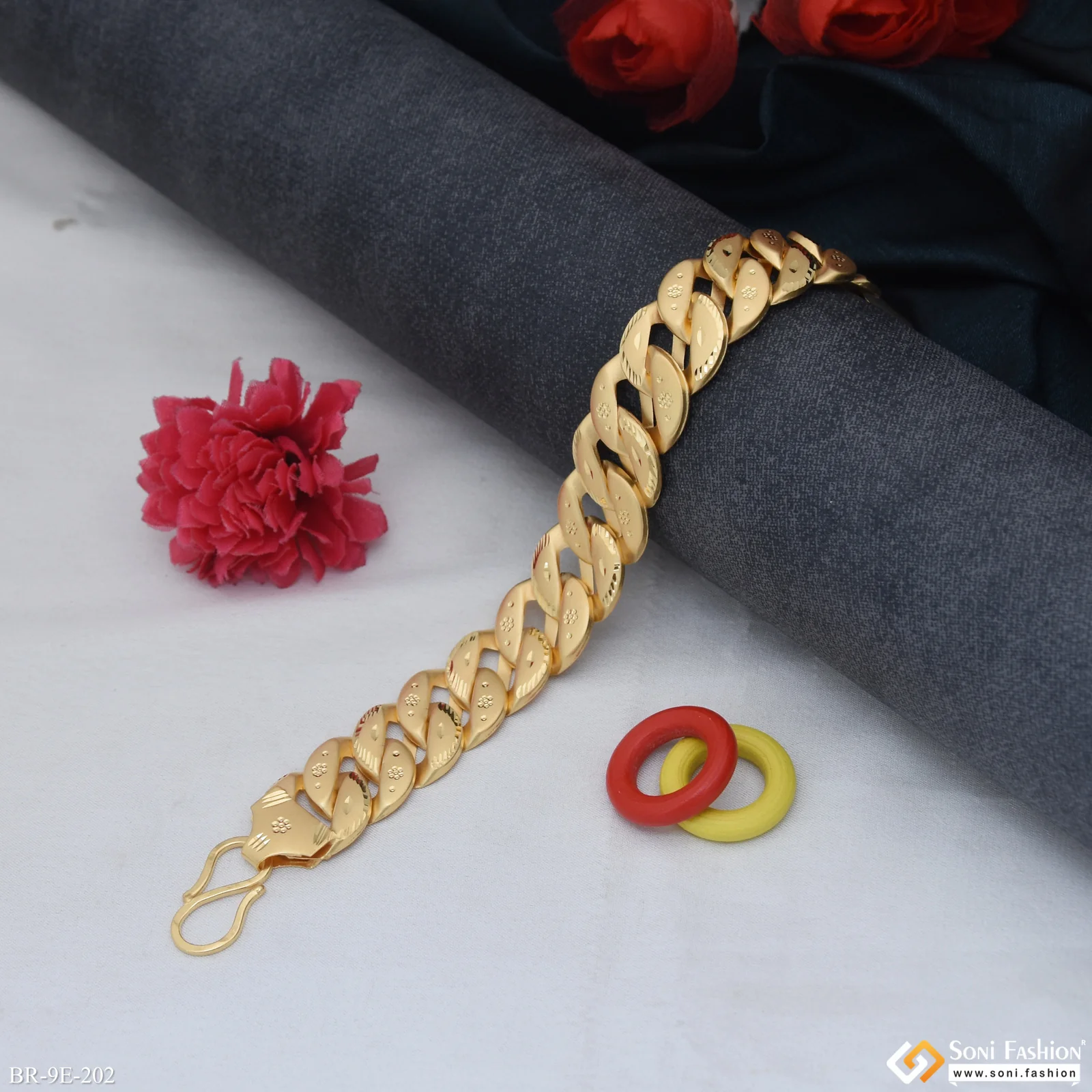 Prominent Design Gold Plated Pokal Bracelet for Men - Style E202 - Image 3