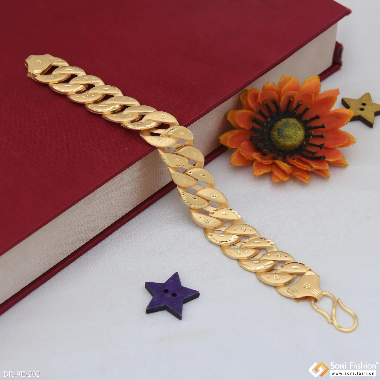 Prominent Design Gold Plated Pokal Bracelet for Men - Style E202 - Image 4